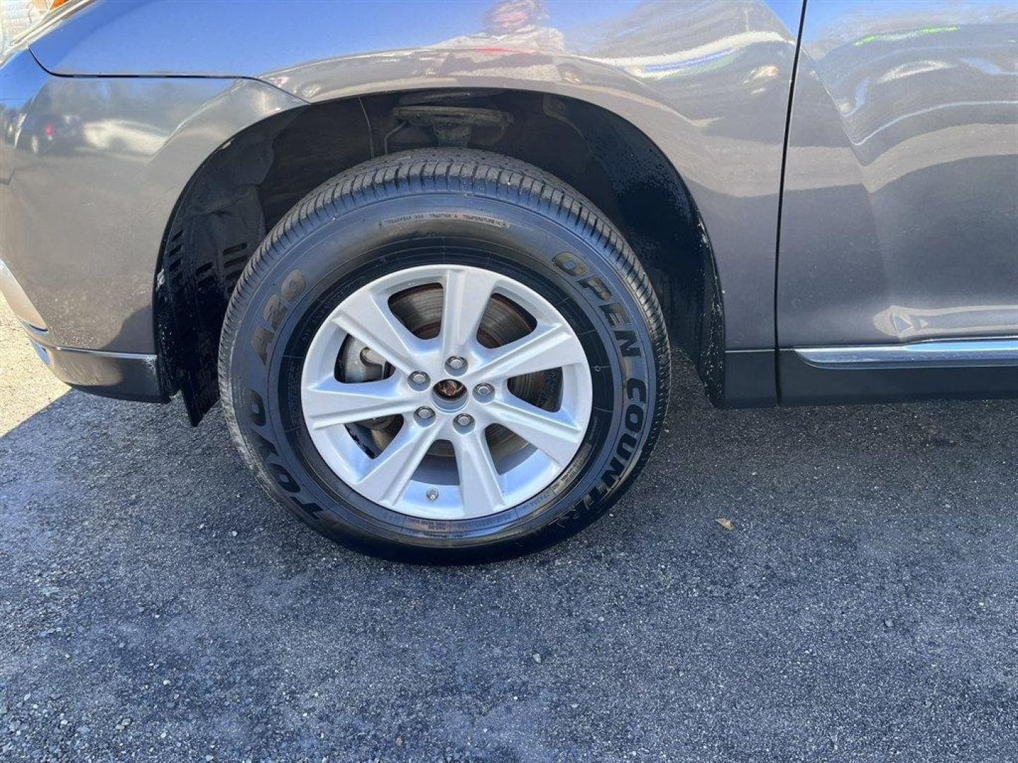 2012 Grey /Grey Toyota Highlander (5TDZK3EH7CS) with an 3.5l V6 SFI Dohc 3.5l engine, Automatic transmission, located at 745 East Steele Rd., West Columbia, SC, 29170, (803) 755-9148, 33.927212, -81.148483 - Special Internet Price! 2012 Toyota Highlander with AM/FM radio, Backup camera, Cruise control, Sunroof, Keyless entry, Leather interior, Heated front seats, Powered driver seat, 3rd row seating, Powered liftgate, Powered windows, Powered door locks, Plus more! - Photo#36