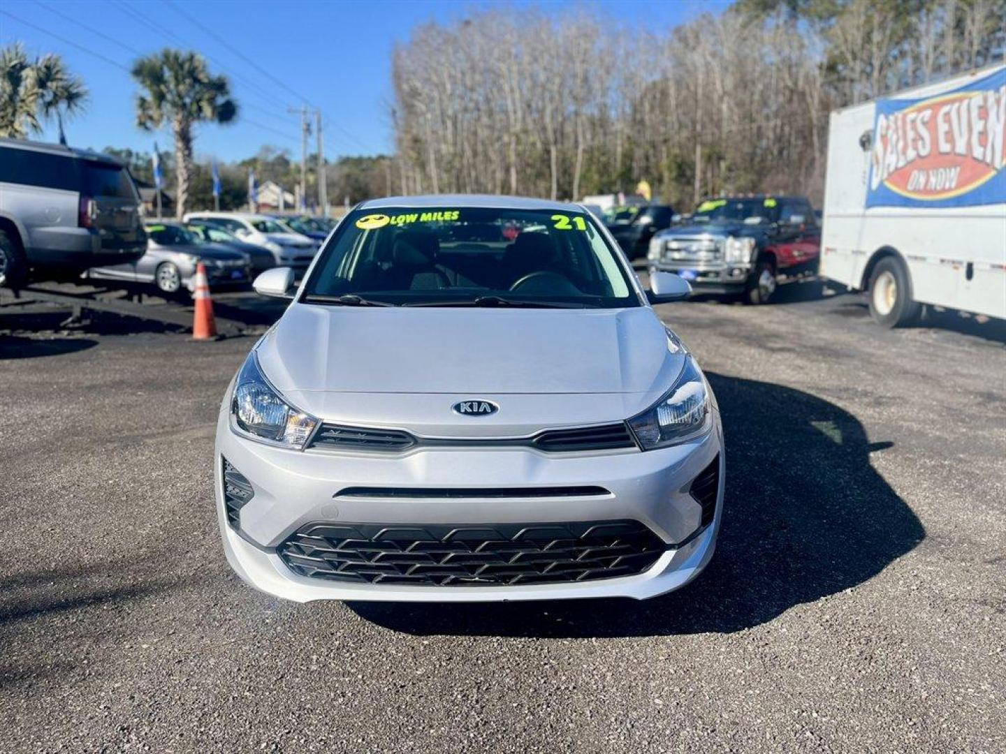 2021 Silver /Black Kia Rio (3KPA24AD5ME) with an 1.6l I-4 DI Dohc Cvvt 1.6 engine, Automatic transmission, located at 745 East Steele Rd., West Columbia, SC, 29170, (803) 755-9148, 33.927212, -81.148483 - Special Internet Price! 2021 Kia Rio S with AM/FM radio, Bluetooth, Backup camera, Cruise control, Manual air conditioning, Cloth interior, Keyless entry, Powered windows, Powered door locks, Plus more! - Photo#1