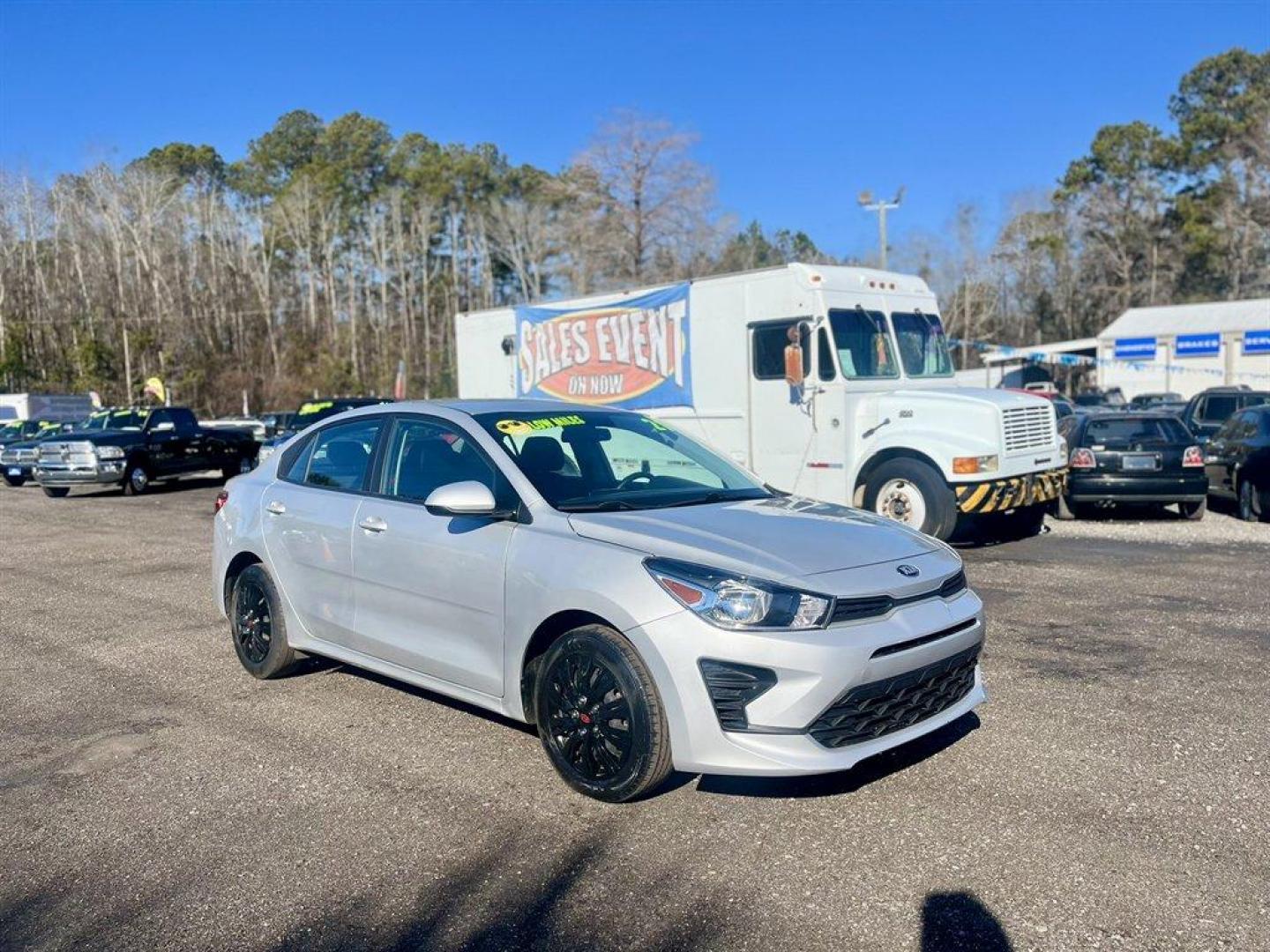 2021 Silver /Black Kia Rio (3KPA24AD5ME) with an 1.6l I-4 DI Dohc Cvvt 1.6 engine, Automatic transmission, located at 745 East Steele Rd., West Columbia, SC, 29170, (803) 755-9148, 33.927212, -81.148483 - Special Internet Price! 2021 Kia Rio S with AM/FM radio, Bluetooth, Backup camera, Cruise control, Manual air conditioning, Cloth interior, Keyless entry, Powered windows, Powered door locks, Plus more! - Photo#2