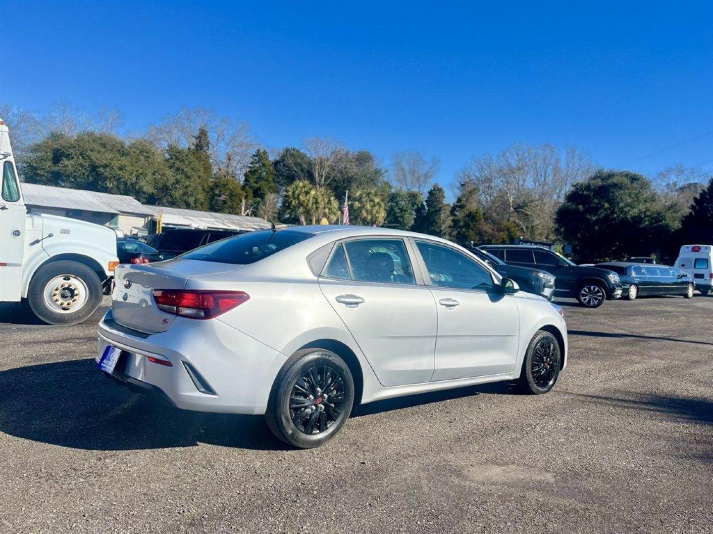 2021 Silver /Black Kia Rio (3KPA24AD5ME) with an 1.6l I-4 DI Dohc Cvvt 1.6 engine, Automatic transmission, located at 745 East Steele Rd., West Columbia, SC, 29170, (803) 755-9148, 33.927212, -81.148483 - Special Internet Price! 2021 Kia Rio S with AM/FM radio, Bluetooth, Backup camera, Cruise control, Manual air conditioning, Cloth interior, Keyless entry, Powered windows, Powered door locks, Plus more! - Photo#3
