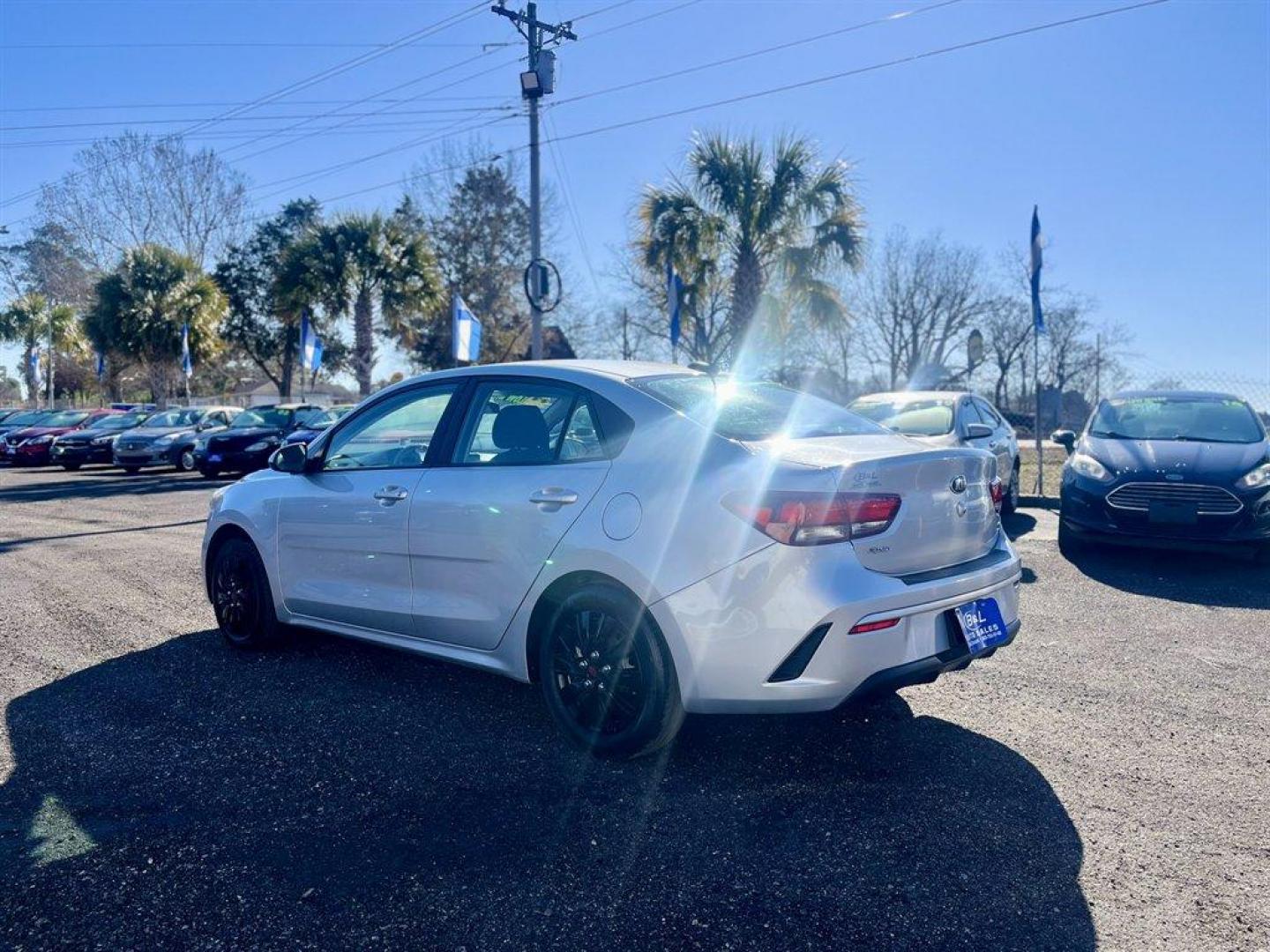 2021 Silver /Black Kia Rio (3KPA24AD5ME) with an 1.6l I-4 DI Dohc Cvvt 1.6 engine, Automatic transmission, located at 745 East Steele Rd., West Columbia, SC, 29170, (803) 755-9148, 33.927212, -81.148483 - Special Internet Price! 2021 Kia Rio S with AM/FM radio, Bluetooth, Backup camera, Cruise control, Manual air conditioning, Cloth interior, Keyless entry, Powered windows, Powered door locks, Plus more! - Photo#5