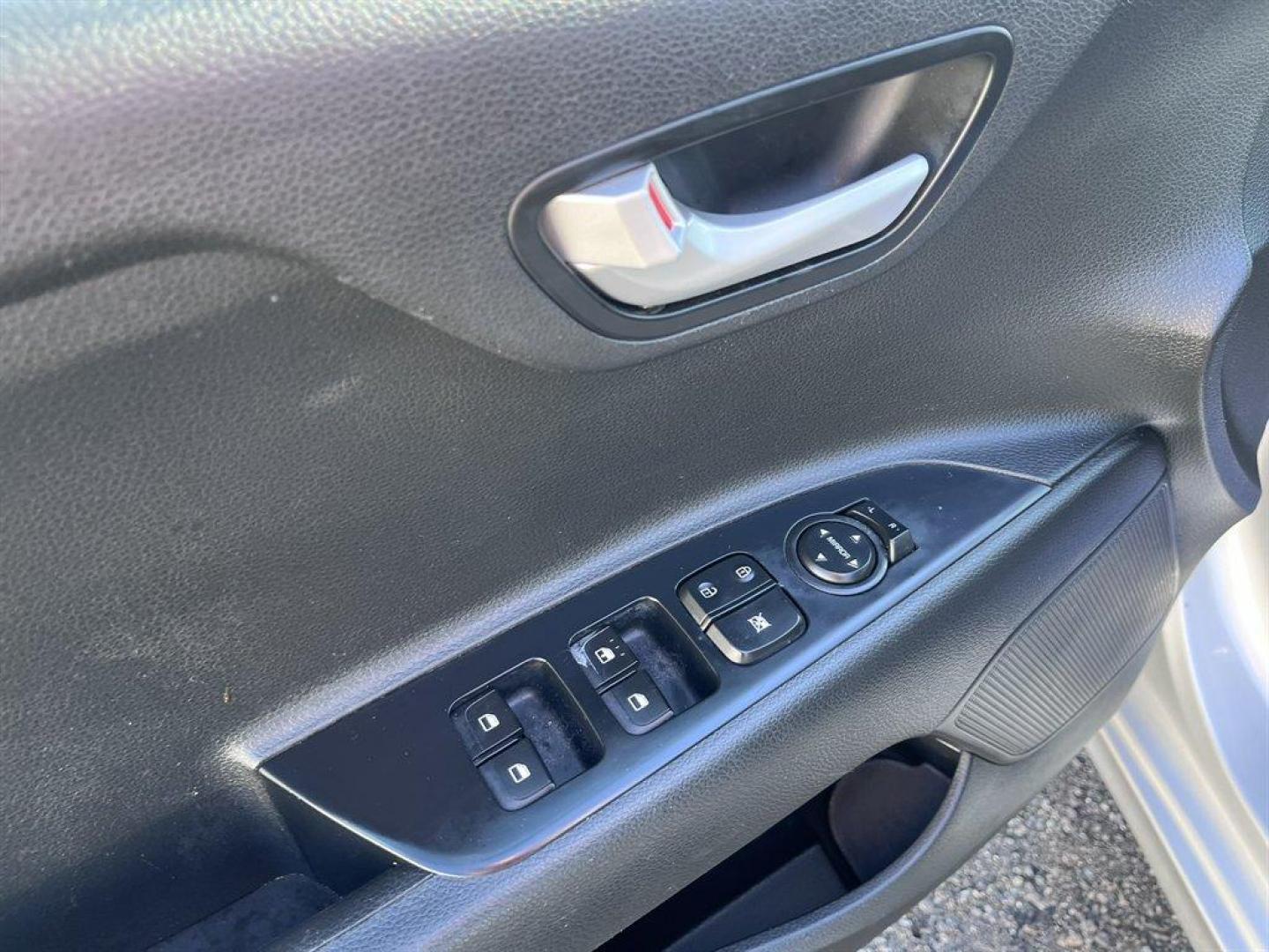 2021 Silver /Black Kia Rio (3KPA24AD5ME) with an 1.6l I-4 DI Dohc Cvvt 1.6 engine, Automatic transmission, located at 745 East Steele Rd., West Columbia, SC, 29170, (803) 755-9148, 33.927212, -81.148483 - Special Internet Price! 2021 Kia Rio S with AM/FM radio, Bluetooth, Backup camera, Cruise control, Manual air conditioning, Cloth interior, Keyless entry, Powered windows, Powered door locks, Plus more! - Photo#20