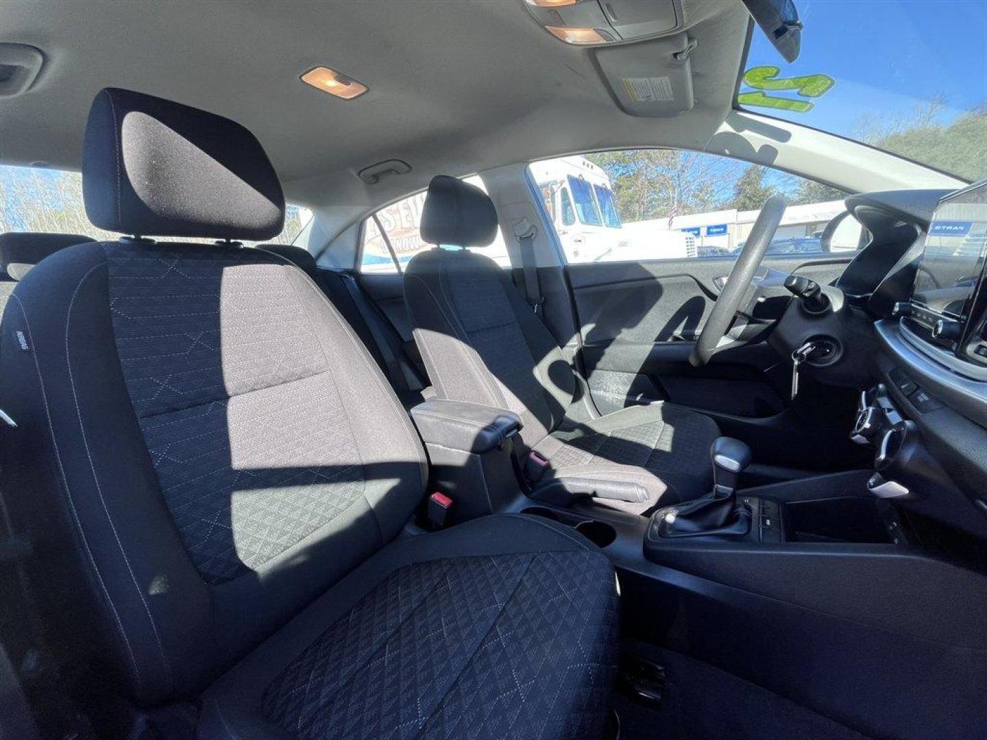 2021 Silver /Black Kia Rio (3KPA24AD5ME) with an 1.6l I-4 DI Dohc Cvvt 1.6 engine, Automatic transmission, located at 745 East Steele Rd., West Columbia, SC, 29170, (803) 755-9148, 33.927212, -81.148483 - Special Internet Price! 2021 Kia Rio S with AM/FM radio, Bluetooth, Backup camera, Cruise control, Manual air conditioning, Cloth interior, Keyless entry, Powered windows, Powered door locks, Plus more! - Photo#27