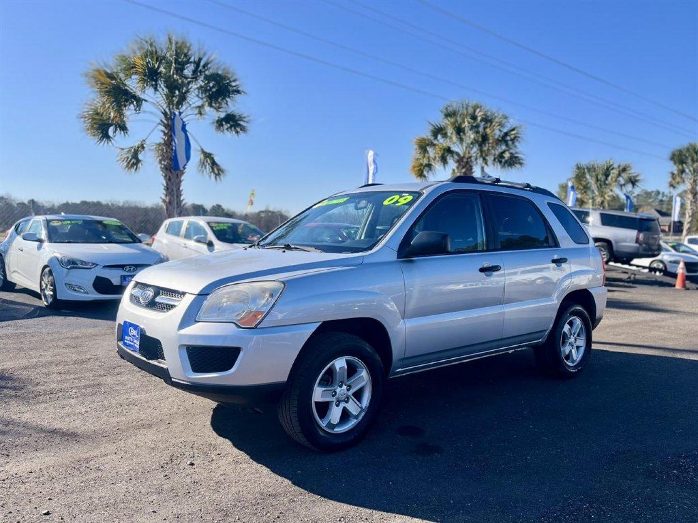 2009 Silver /Black Kia Sportage (KNDJF723997) with an 2.7l V6 MPI Dohc 2.7l engine, Automatic transmission, located at 745 East Steele Rd., West Columbia, SC, 29170, (803) 755-9148, 33.927212, -81.148483 - Special Internet Price! 2009 Kia Sportage with AM/FM radio, Cruise control, Manual air conditioning, Cloth interior, Powered windows, Powered door locks, Plus more! - Photo#0