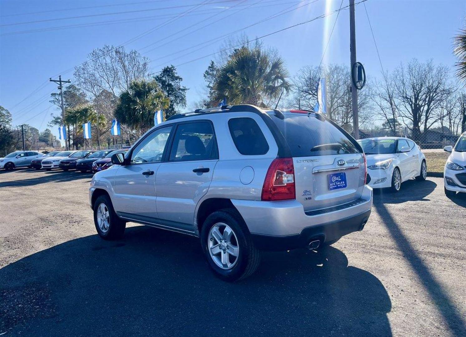 2009 Silver /Black Kia Sportage (KNDJF723997) with an 2.7l V6 MPI Dohc 2.7l engine, Automatic transmission, located at 745 East Steele Rd., West Columbia, SC, 29170, (803) 755-9148, 33.927212, -81.148483 - Special Internet Price! 2009 Kia Sportage with AM/FM radio, Cruise control, Manual air conditioning, Cloth interior, Powered windows, Powered door locks, Plus more! - Photo#3