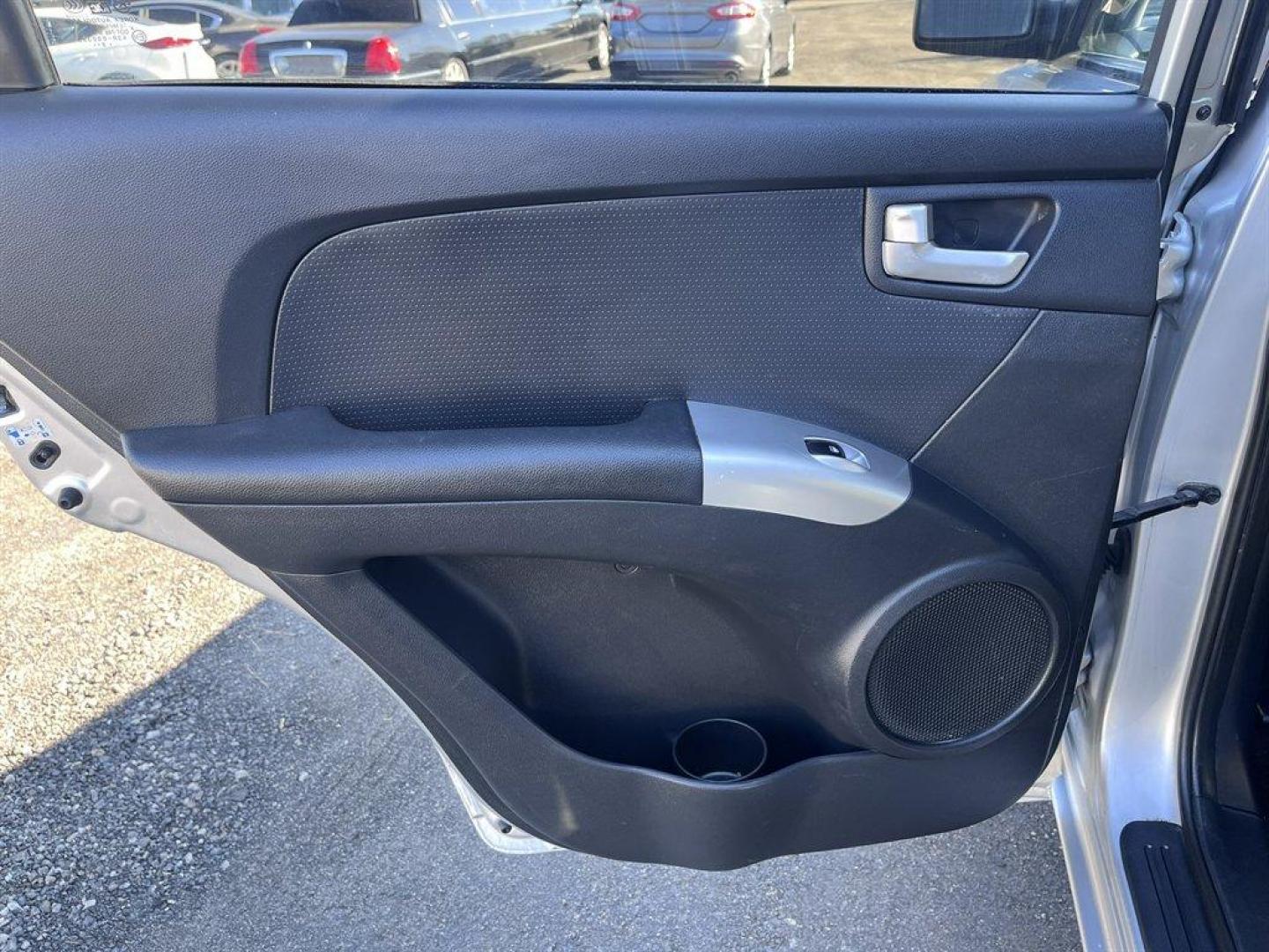 2009 Silver /Black Kia Sportage (KNDJF723997) with an 2.7l V6 MPI Dohc 2.7l engine, Automatic transmission, located at 745 East Steele Rd., West Columbia, SC, 29170, (803) 755-9148, 33.927212, -81.148483 - Special Internet Price! 2009 Kia Sportage with AM/FM radio, Cruise control, Manual air conditioning, Cloth interior, Powered windows, Powered door locks, Plus more! - Photo#18