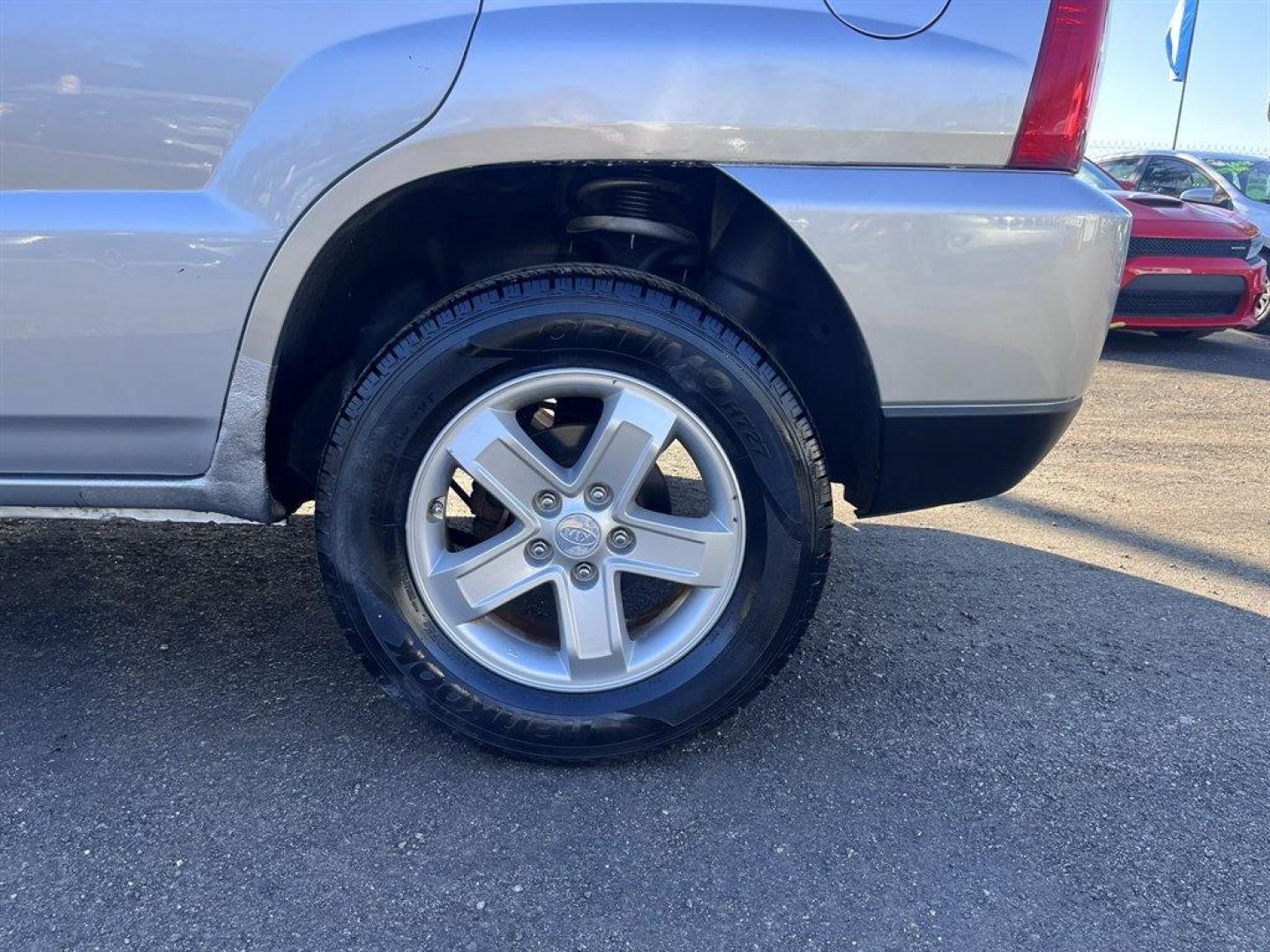 2009 Silver /Black Kia Sportage (KNDJF723997) with an 2.7l V6 MPI Dohc 2.7l engine, Automatic transmission, located at 745 East Steele Rd., West Columbia, SC, 29170, (803) 755-9148, 33.927212, -81.148483 - Special Internet Price! 2009 Kia Sportage with AM/FM radio, Cruise control, Manual air conditioning, Cloth interior, Powered windows, Powered door locks, Plus more! - Photo#28