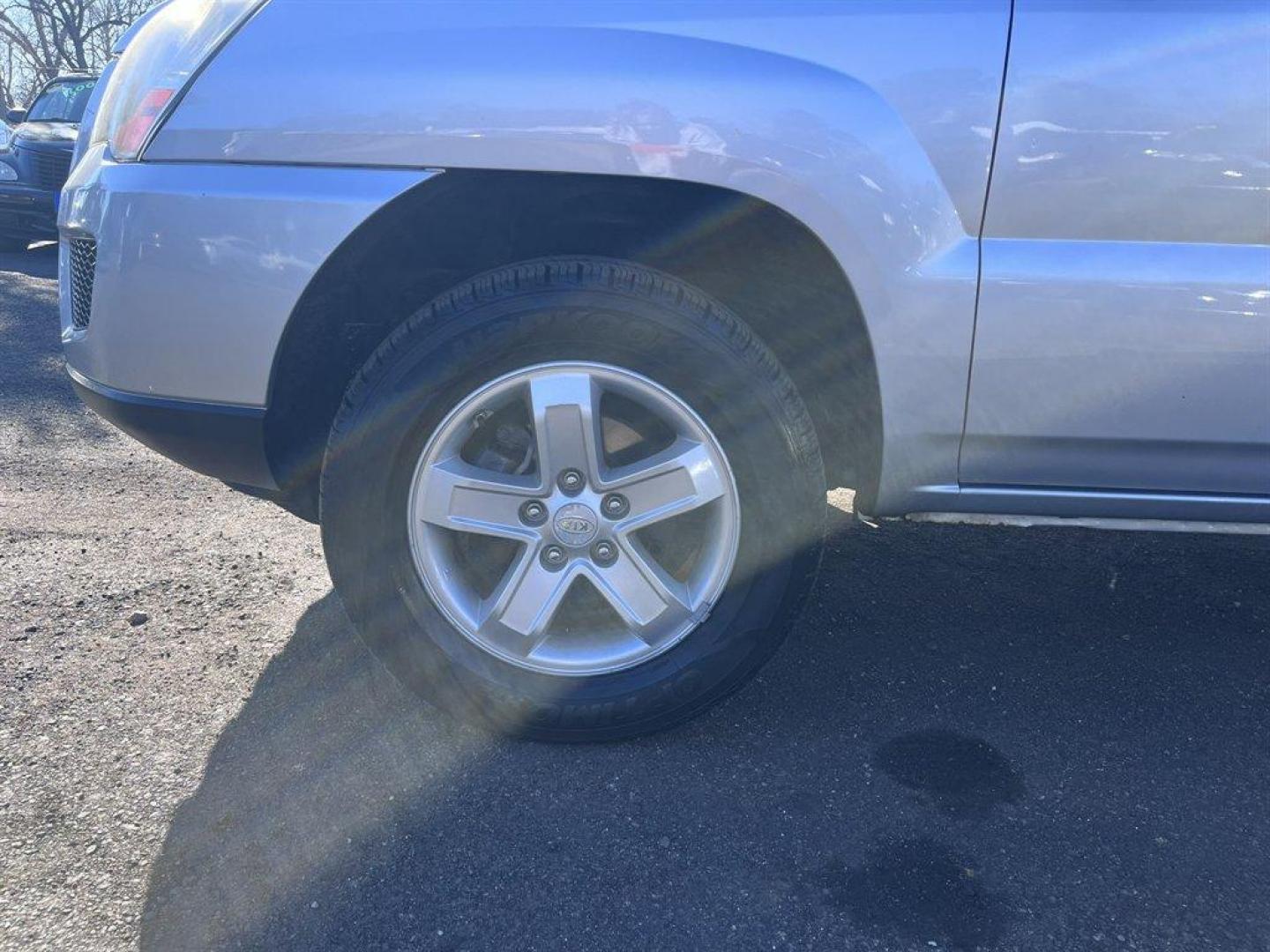 2009 Silver /Black Kia Sportage (KNDJF723997) with an 2.7l V6 MPI Dohc 2.7l engine, Automatic transmission, located at 745 East Steele Rd., West Columbia, SC, 29170, (803) 755-9148, 33.927212, -81.148483 - Special Internet Price! 2009 Kia Sportage with AM/FM radio, Cruise control, Manual air conditioning, Cloth interior, Powered windows, Powered door locks, Plus more! - Photo#29