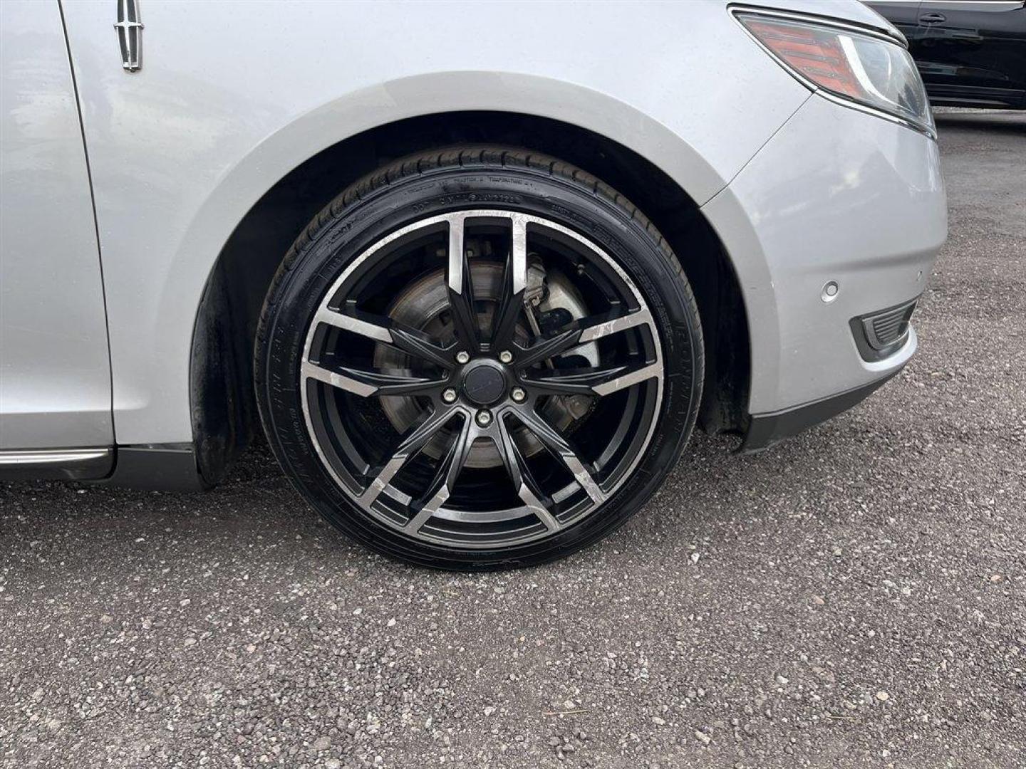 2013 Silver /Black Lincoln MKS (1LNHL9DK1DG) with an 3.7l V6 Smpi TI-VCT 3.7l engine, Automatic transmission, located at 745 East Steele Rd., West Columbia, SC, 29170, (803) 755-9148, 33.927212, -81.148483 - Special Internet Price! 2013 Lincoln MKS with AM/FM radio, Bluetooth, Backup camera. Navigation, Cruise control, Keyless entry, Push to start, Dual sunroof, Leather interior, Powered front seats, Powered windows, Powered door locks, Plus more! - Photo#31