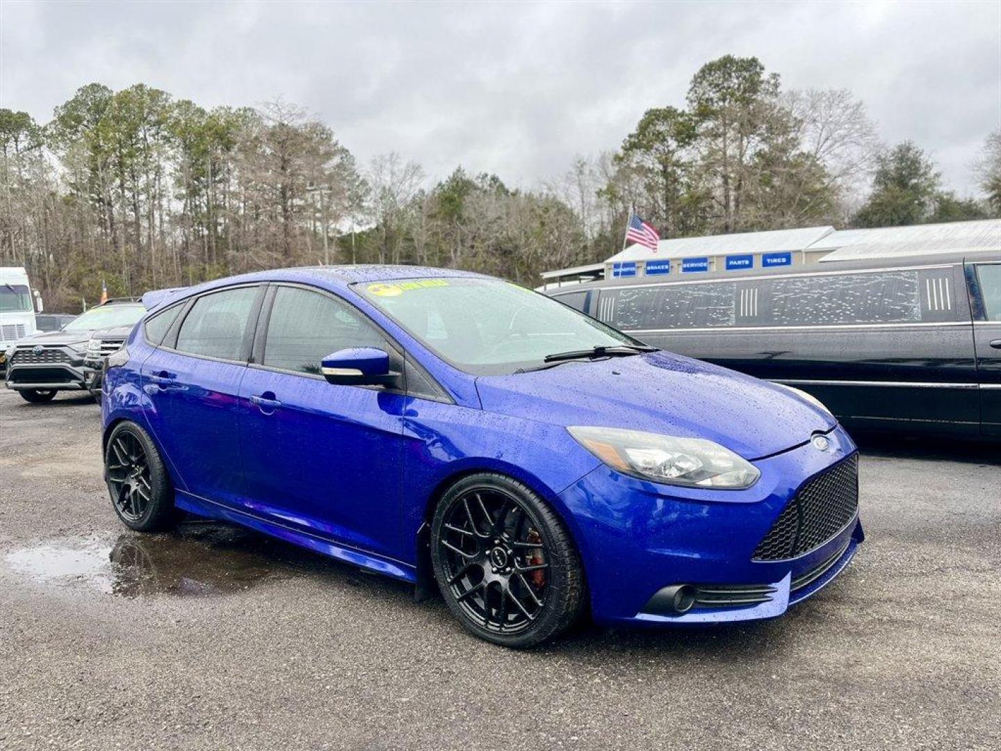 2013 Blue /Black Ford Focus (1FADP3L93DL) with an 2.0l I-4 DI T/C Ecoboost engine, Manual transmission, located at 745 East Steele Rd., West Columbia, SC, 29170, (803) 755-9148, 33.927212, -81.148483 - Special Internet Price! 2013 Ford Focus with AM/FM radio, Bluetooth, Navigation, Cruise control, Sunroof, Push to start, Keyless entry, Manual transmission, Powered windows, Powered door locks, Plus more! - Photo#2