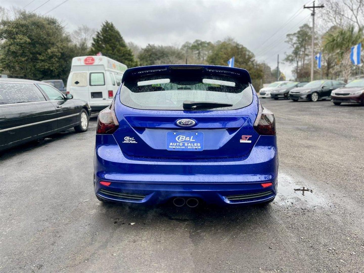 2013 Blue /Black Ford Focus (1FADP3L93DL) with an 2.0l I-4 DI T/C Ecoboost engine, Manual transmission, located at 745 East Steele Rd., West Columbia, SC, 29170, (803) 755-9148, 33.927212, -81.148483 - Special Internet Price! 2013 Ford Focus with AM/FM radio, Bluetooth, Navigation, Cruise control, Sunroof, Push to start, Keyless entry, Manual transmission, Powered windows, Powered door locks, Plus more! - Photo#4