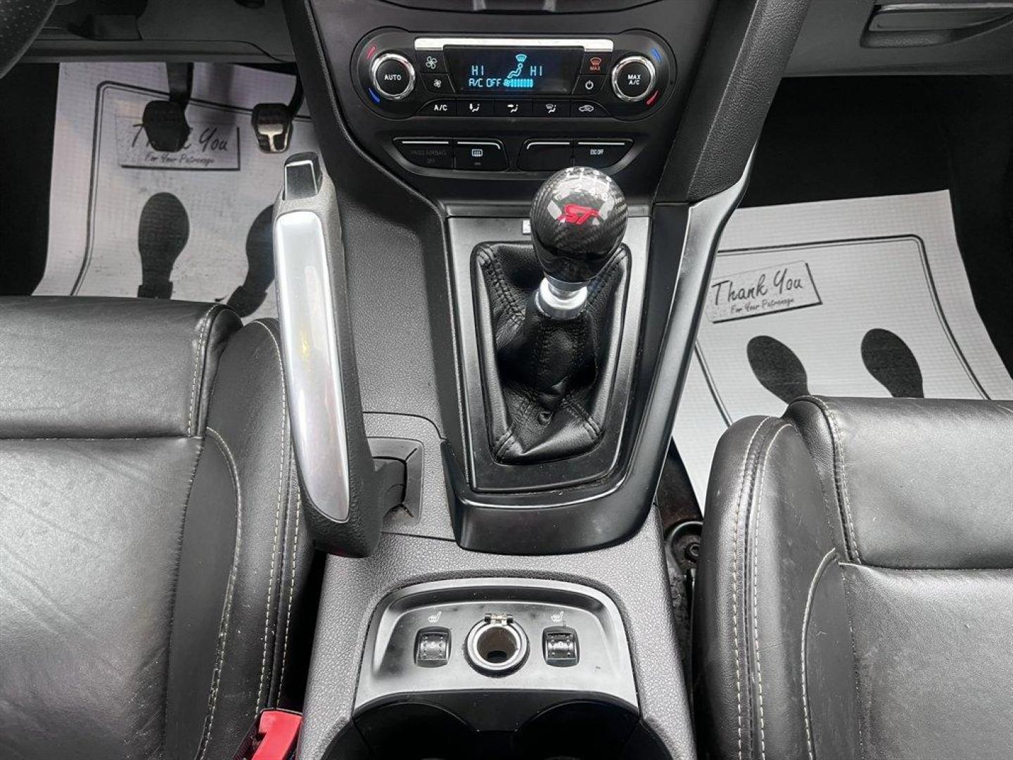 2013 Blue /Black Ford Focus (1FADP3L93DL) with an 2.0l I-4 DI T/C Ecoboost engine, Manual transmission, located at 745 East Steele Rd., West Columbia, SC, 29170, (803) 755-9148, 33.927212, -81.148483 - Special Internet Price! 2013 Ford Focus with AM/FM radio, Bluetooth, Navigation, Cruise control, Sunroof, Push to start, Keyless entry, Manual transmission, Powered windows, Powered door locks, Plus more! - Photo#15