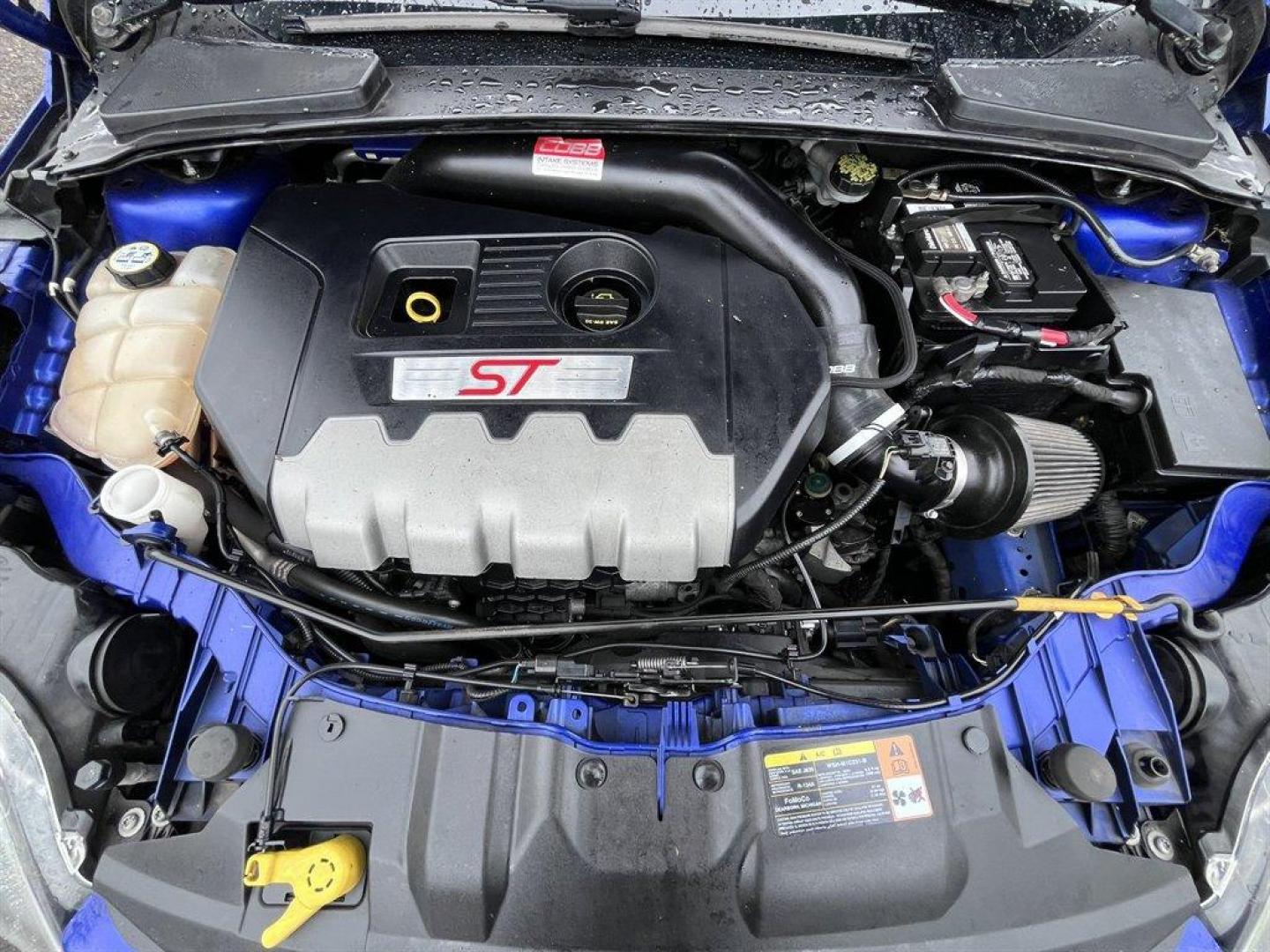 2013 Blue /Black Ford Focus (1FADP3L93DL) with an 2.0l I-4 DI T/C Ecoboost engine, Manual transmission, located at 745 East Steele Rd., West Columbia, SC, 29170, (803) 755-9148, 33.927212, -81.148483 - Special Internet Price! 2013 Ford Focus with AM/FM radio, Bluetooth, Navigation, Cruise control, Sunroof, Push to start, Keyless entry, Manual transmission, Powered windows, Powered door locks, Plus more! - Photo#32