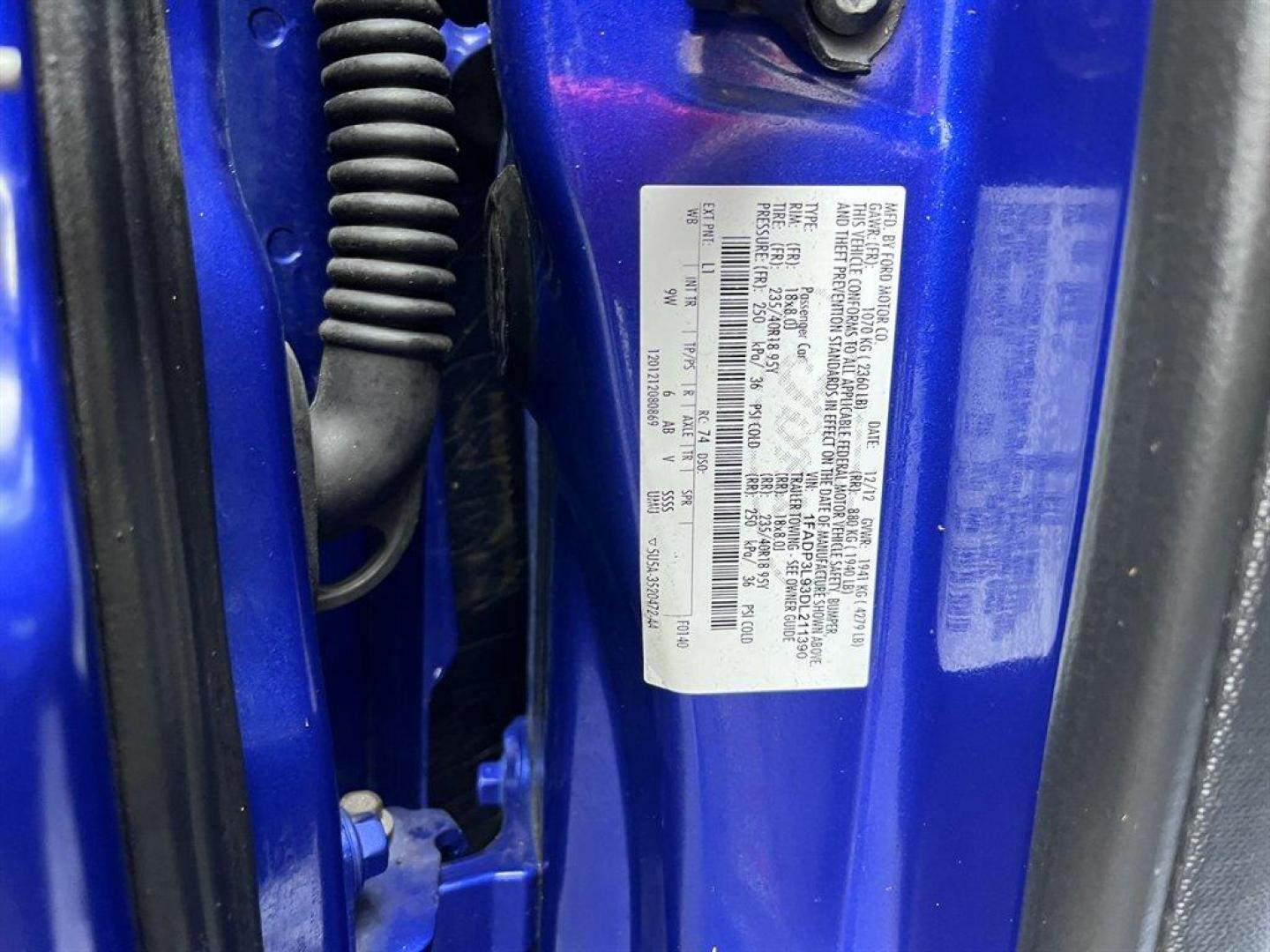 2013 Blue /Black Ford Focus (1FADP3L93DL) with an 2.0l I-4 DI T/C Ecoboost engine, Manual transmission, located at 745 East Steele Rd., West Columbia, SC, 29170, (803) 755-9148, 33.927212, -81.148483 - Special Internet Price! 2013 Ford Focus with AM/FM radio, Bluetooth, Navigation, Cruise control, Sunroof, Push to start, Keyless entry, Manual transmission, Powered windows, Powered door locks, Plus more! - Photo#37