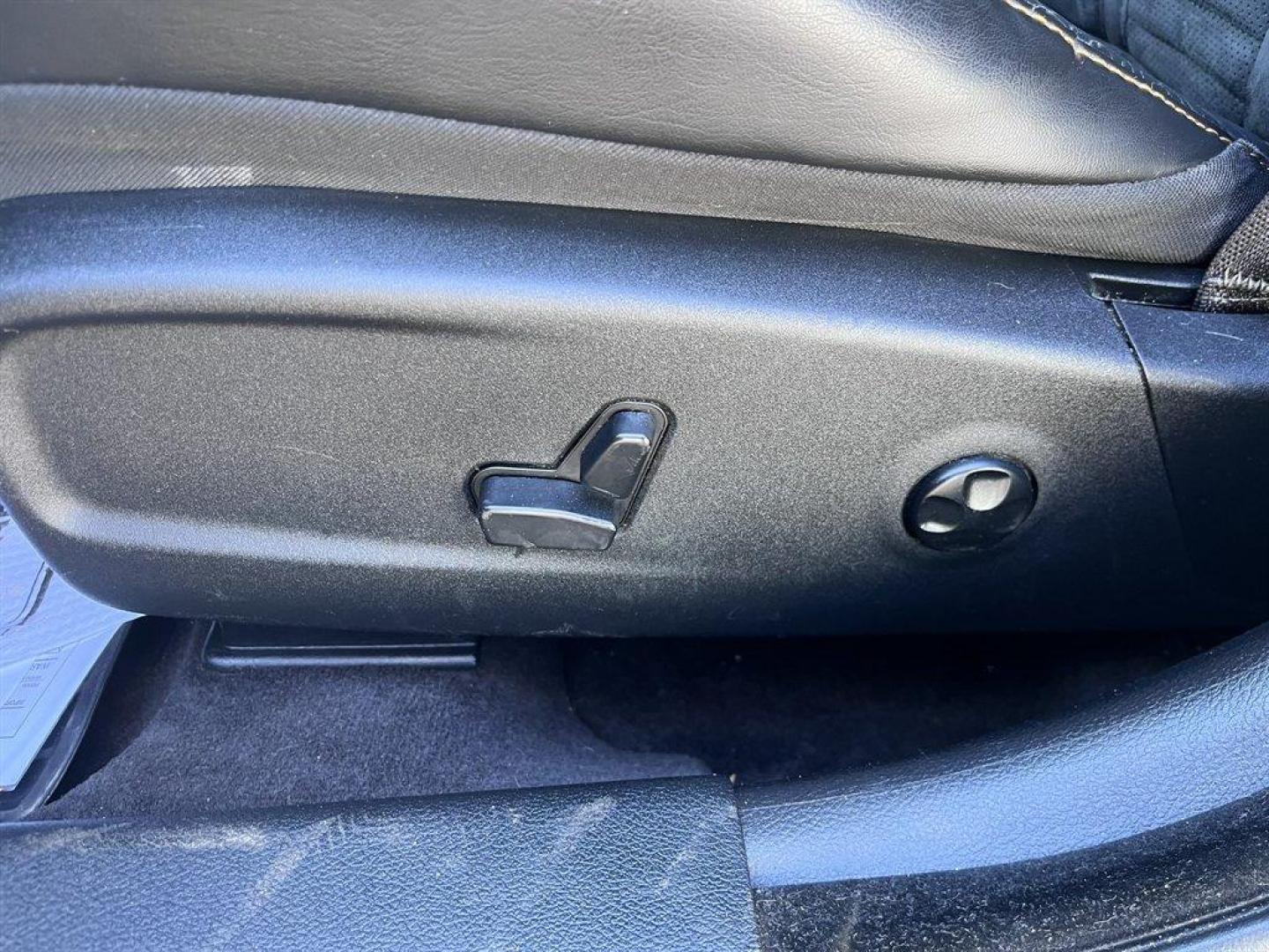 2017 Black /Black Dodge Charger (2C3CDXCT3HH) with an 5.7l V8 SFI Hemi MLT-Disp engine, Automatic transmission, located at 745 East Steele Rd., West Columbia, SC, 29170, (803) 755-9148, 33.927212, -81.148483 - Special Internet Price! 2017 Dodge Charger R/T Hemi with AM/FM radio, Bluetooth, Backup camera, Navigation, Sunroof, Heated seats, Keyless entry, Push to start, Powered windows, Powered door locks, Plus more! - Photo#27