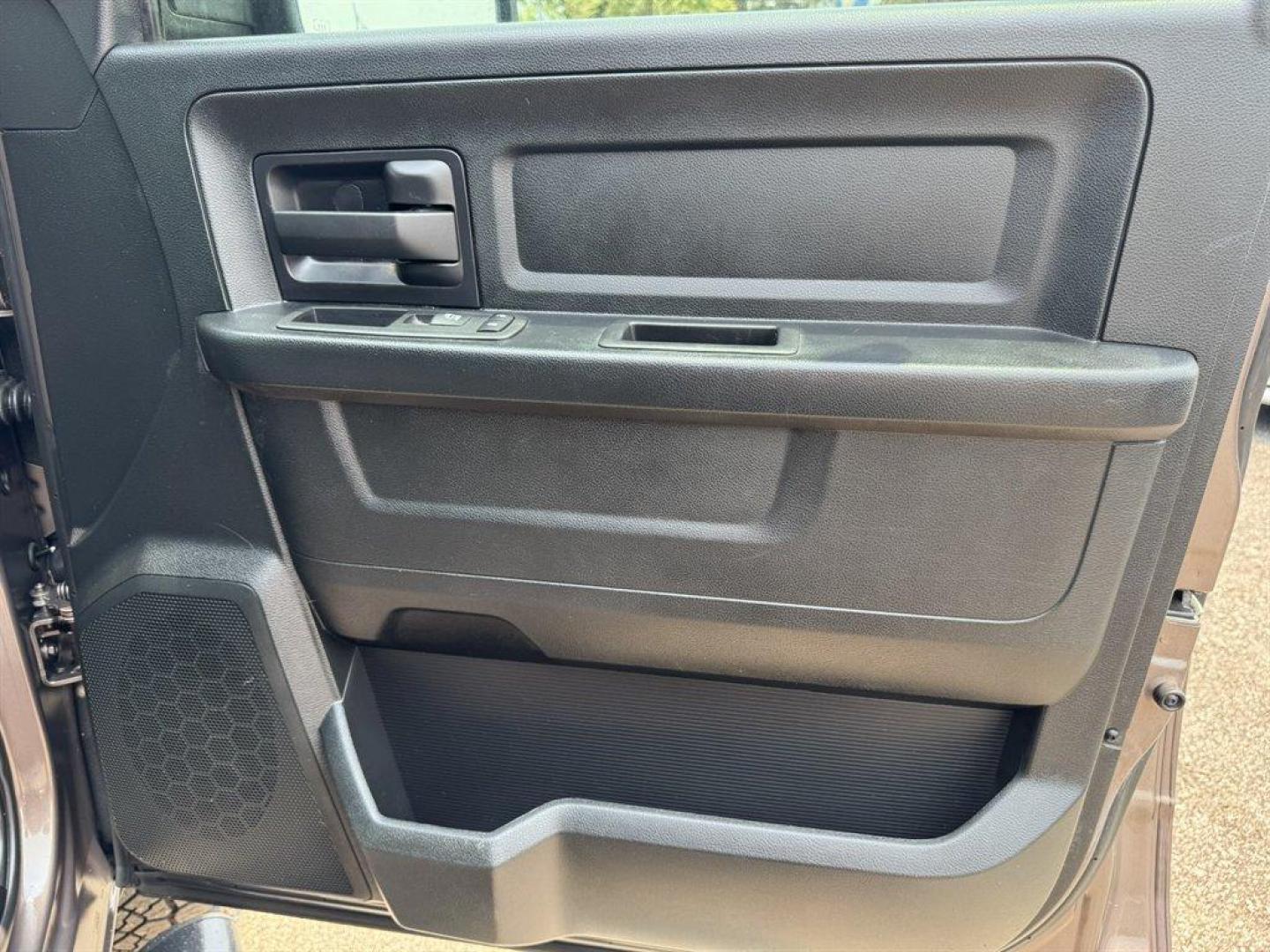 2018 Brown /Grey Ram 1500 (1C6RR7KM3JS) with an 3.0l V6 DI Dohc Tdsl 3.0l engine, Automatic transmission, located at 745 East Steele Rd., West Columbia, SC, 29170, (803) 755-9148, 33.927212, -81.148483 - Special Internet Price! 2018 Ram 1500 - Photo#24