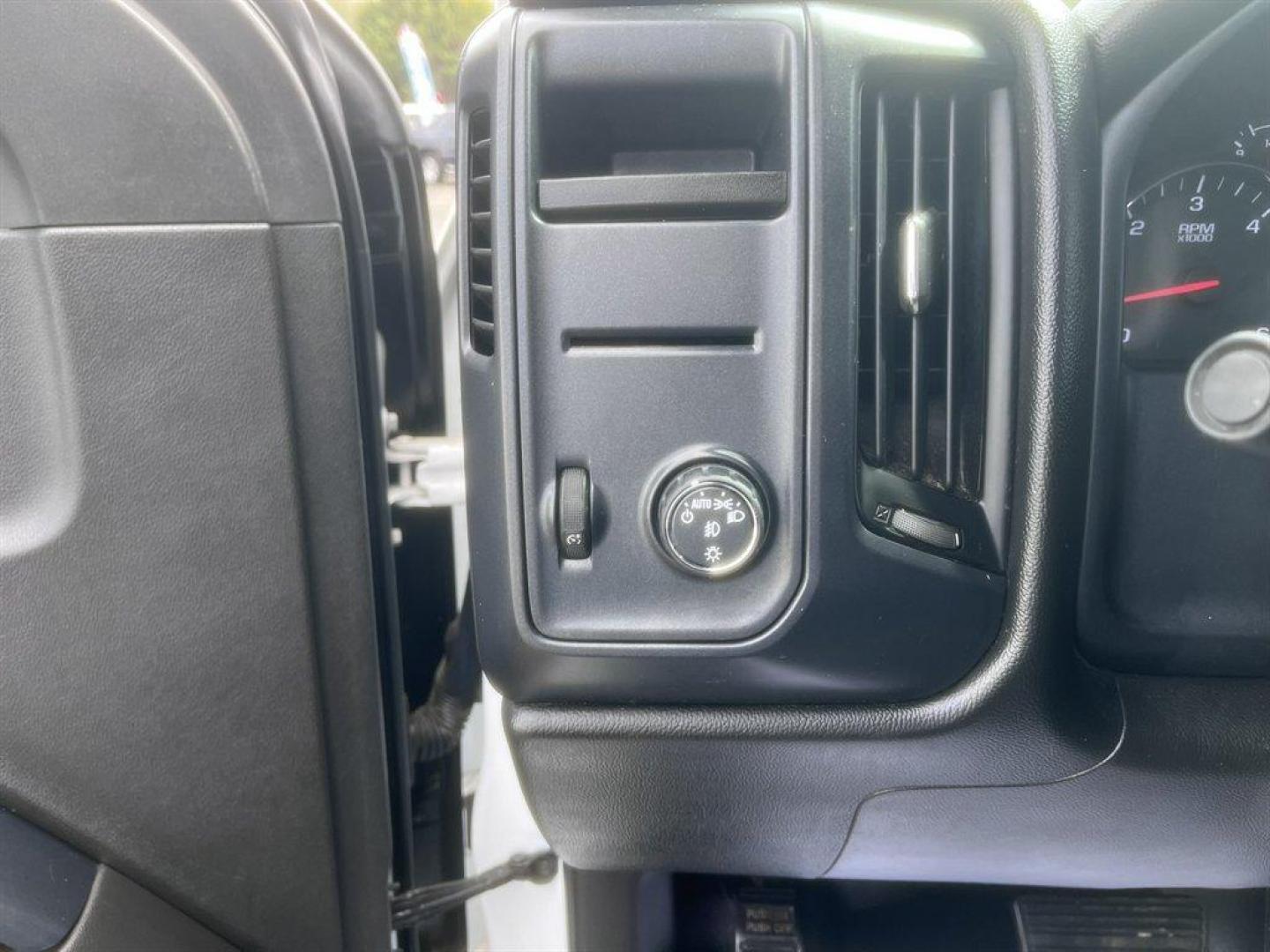 2017 White /Grey GMC Sierra 1500 (1GTV2LEC0HZ) with an 5.3l V8 DI VVT Flex 5.3l engine, Automatic transmission, located at 745 East Steele Rd., West Columbia, SC, 29170, (803) 755-9148, 33.927212, -81.148483 - Special Internet Price! 2017 GMC Sierra 1500 with AM/FM radio, Bluetooth, Backup camera, Keyless entry, Cloth interior. Powered windows, Powered door locks, Plus more! - Photo#15