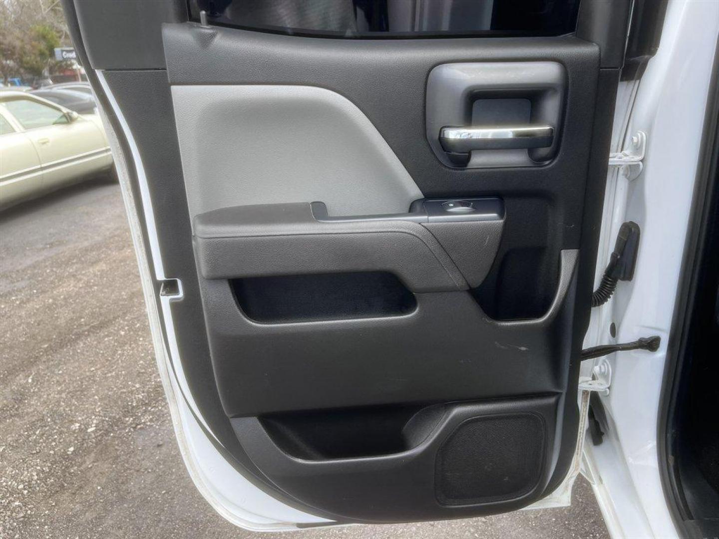 2017 White /Grey GMC Sierra 1500 (1GTV2LEC0HZ) with an 5.3l V8 DI VVT Flex 5.3l engine, Automatic transmission, located at 745 East Steele Rd., West Columbia, SC, 29170, (803) 755-9148, 33.927212, -81.148483 - Special Internet Price! 2017 GMC Sierra 1500 with AM/FM radio, Bluetooth, Backup camera, Keyless entry, Cloth interior. Powered windows, Powered door locks, Plus more! - Photo#19