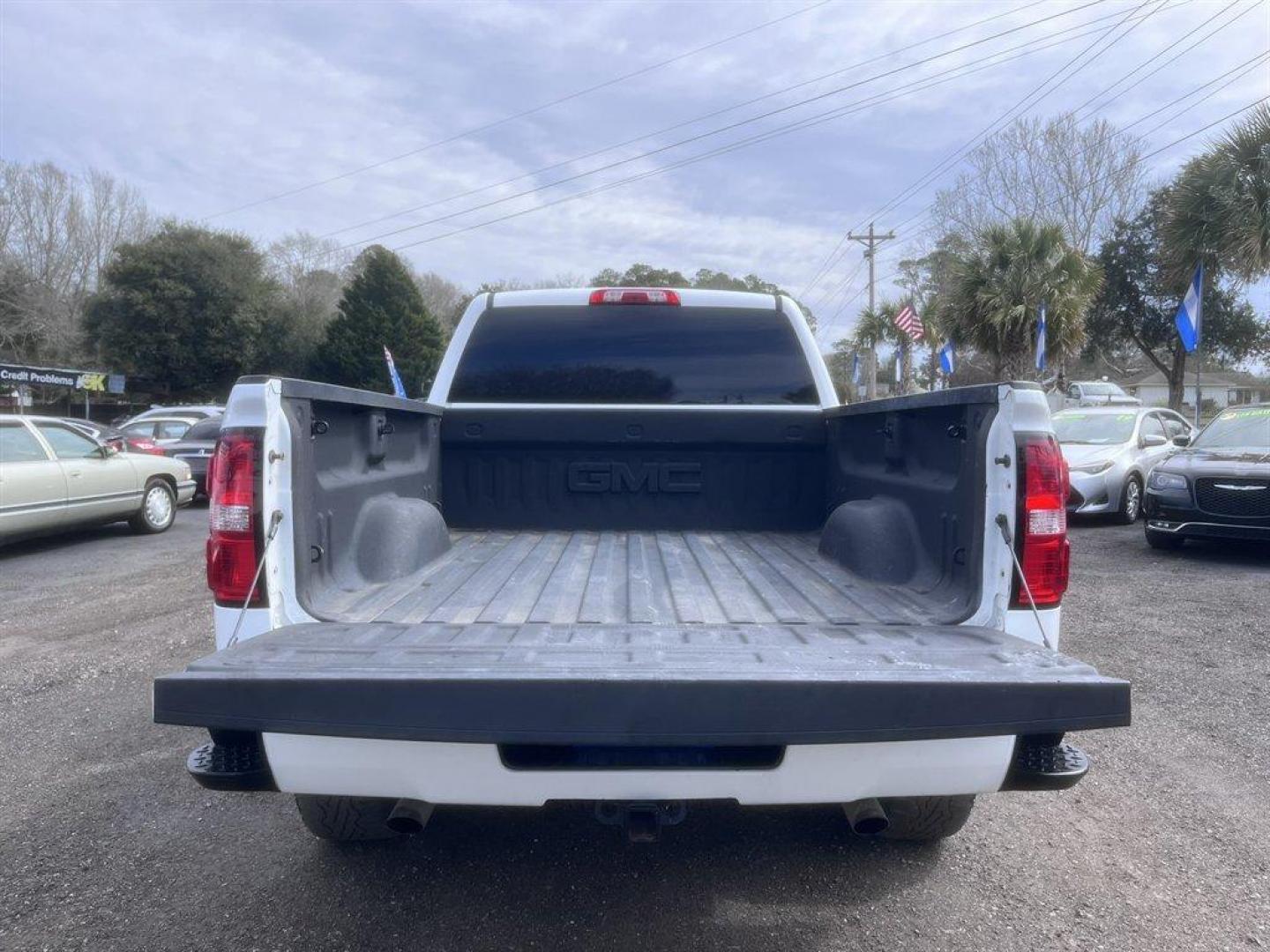 2017 White /Grey GMC Sierra 1500 (1GTV2LEC0HZ) with an 5.3l V8 DI VVT Flex 5.3l engine, Automatic transmission, located at 745 East Steele Rd., West Columbia, SC, 29170, (803) 755-9148, 33.927212, -81.148483 - Special Internet Price! 2017 GMC Sierra 1500 with AM/FM radio, Bluetooth, Backup camera, Keyless entry, Cloth interior. Powered windows, Powered door locks, Plus more! - Photo#25