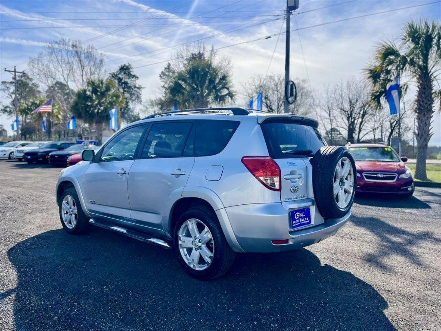 2006 Silver /Grey Toyota RAV4 (JTMZD32V866) with an 2.4l I-4 SFI Dohc 2.4l engine, Auto transmission, located at 745 East Steele Rd., West Columbia, SC, 29170, (803) 755-9148, 33.927212, -81.148483 - Special Internet Price! 2006 Toyota RAV4 with AM/FM radio, Cruise control, Manual air conditioning, Keyless entry, Cloth interior, Powered windows, Powered door locks, Plus more! - Photo#5