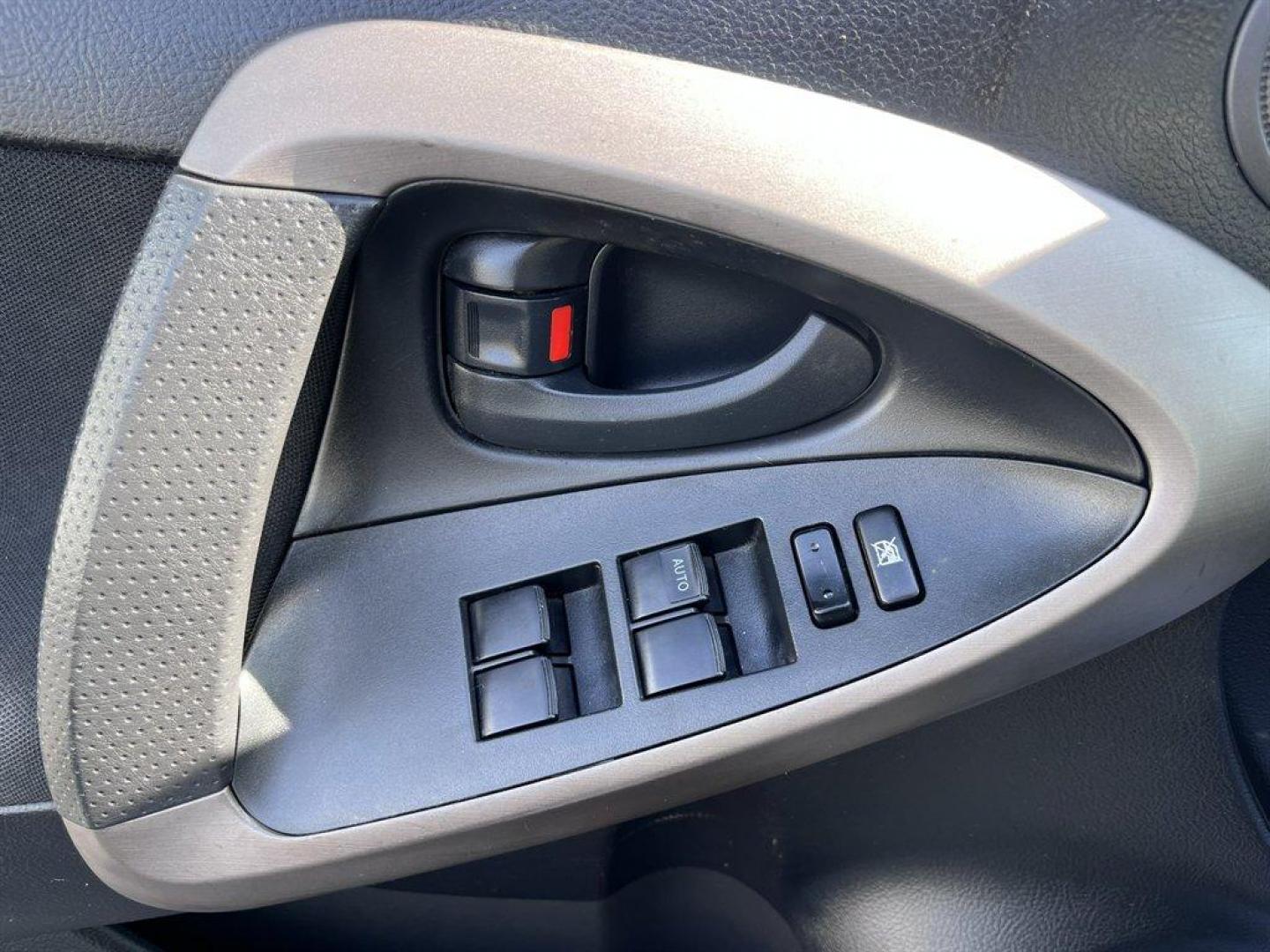 2006 Silver /Grey Toyota RAV4 (JTMZD32V866) with an 2.4l I-4 SFI Dohc 2.4l engine, Auto transmission, located at 745 East Steele Rd., West Columbia, SC, 29170, (803) 755-9148, 33.927212, -81.148483 - Special Internet Price! 2006 Toyota RAV4 with AM/FM radio, Cruise control, Manual air conditioning, Keyless entry, Cloth interior, Powered windows, Powered door locks, Plus more! - Photo#16