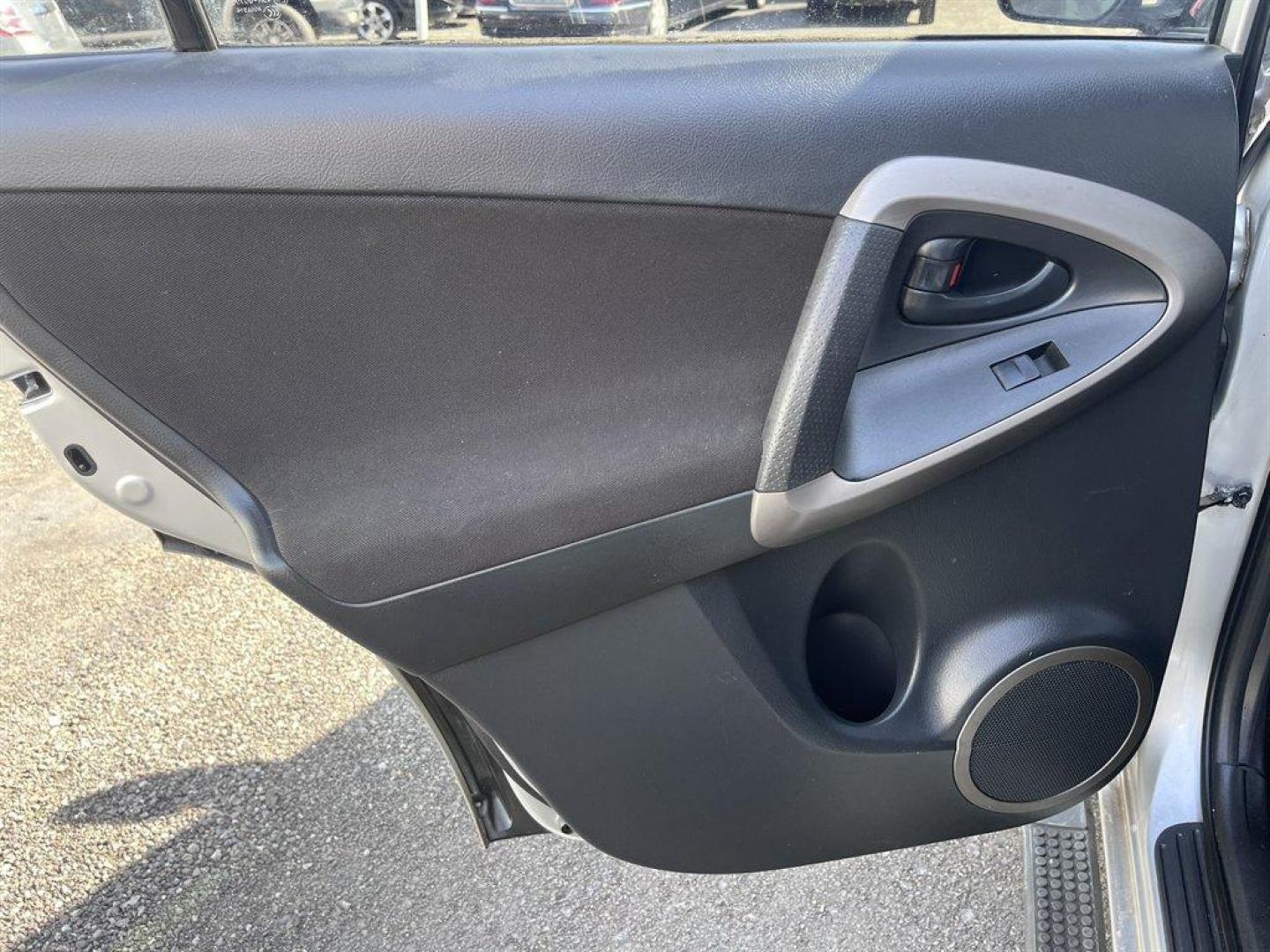 2006 Silver /Grey Toyota RAV4 (JTMZD32V866) with an 2.4l I-4 SFI Dohc 2.4l engine, Auto transmission, located at 745 East Steele Rd., West Columbia, SC, 29170, (803) 755-9148, 33.927212, -81.148483 - Special Internet Price! 2006 Toyota RAV4 with AM/FM radio, Cruise control, Manual air conditioning, Keyless entry, Cloth interior, Powered windows, Powered door locks, Plus more! - Photo#18