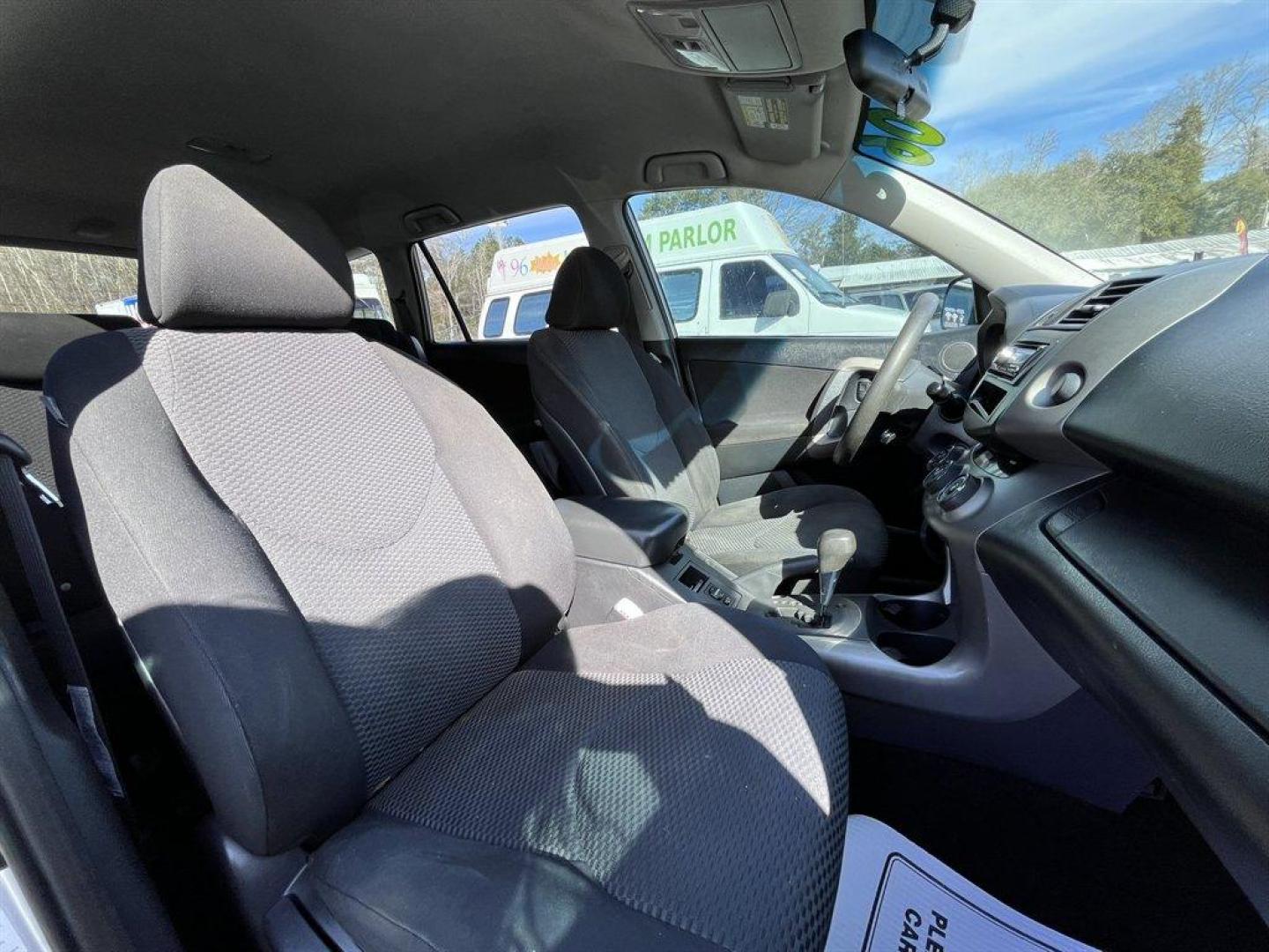 2006 Silver /Grey Toyota RAV4 (JTMZD32V866) with an 2.4l I-4 SFI Dohc 2.4l engine, Auto transmission, located at 745 East Steele Rd., West Columbia, SC, 29170, (803) 755-9148, 33.927212, -81.148483 - Special Internet Price! 2006 Toyota RAV4 with AM/FM radio, Cruise control, Manual air conditioning, Keyless entry, Cloth interior, Powered windows, Powered door locks, Plus more! - Photo#23