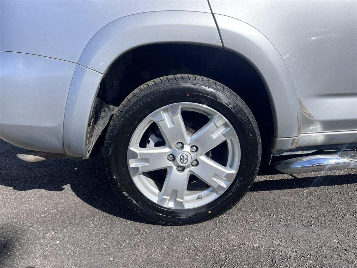 2006 Silver /Grey Toyota RAV4 (JTMZD32V866) with an 2.4l I-4 SFI Dohc 2.4l engine, Auto transmission, located at 745 East Steele Rd., West Columbia, SC, 29170, (803) 755-9148, 33.927212, -81.148483 - Special Internet Price! 2006 Toyota RAV4 with AM/FM radio, Cruise control, Manual air conditioning, Keyless entry, Cloth interior, Powered windows, Powered door locks, Plus more! - Photo#28