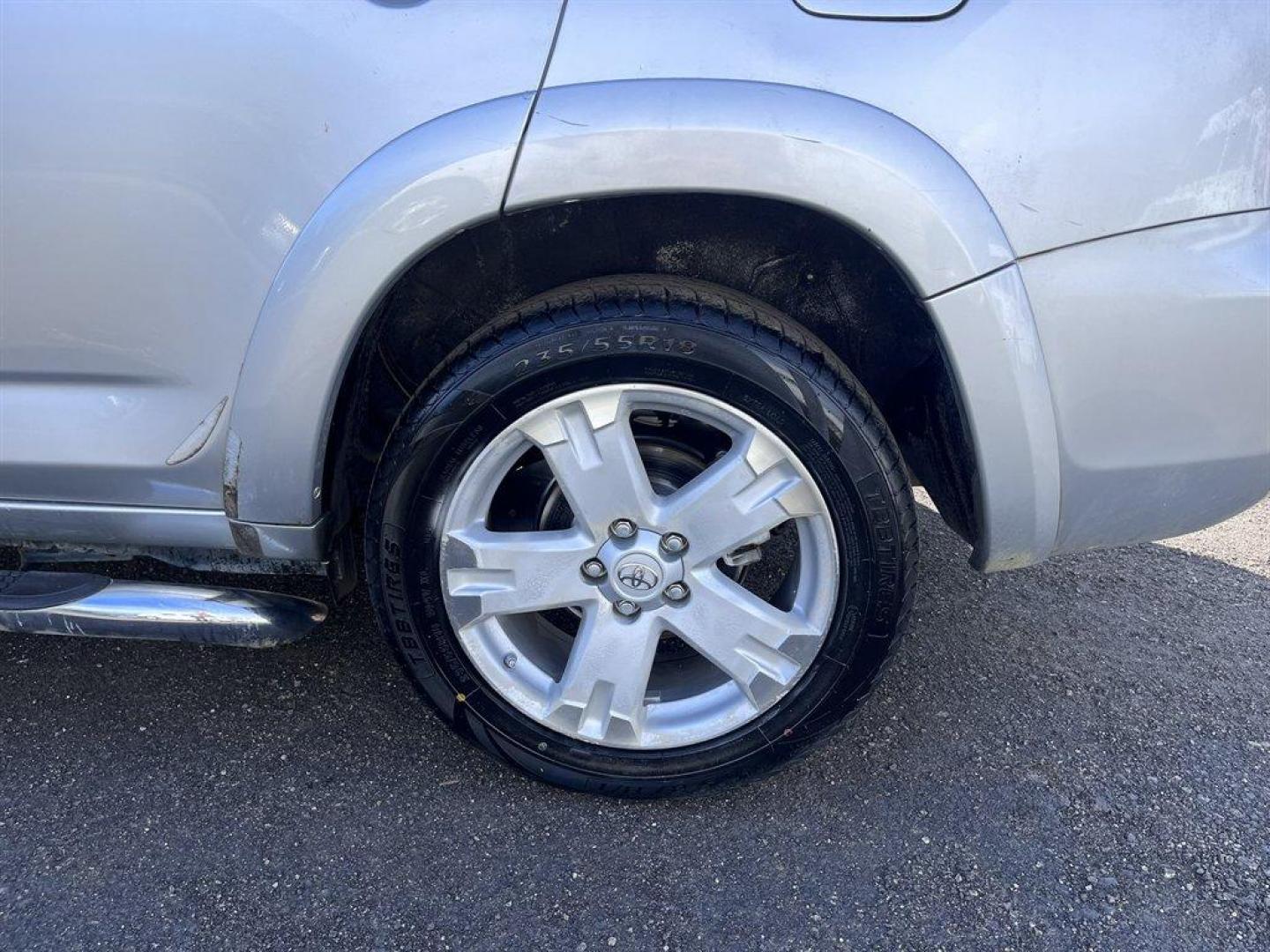 2006 Silver /Grey Toyota RAV4 (JTMZD32V866) with an 2.4l I-4 SFI Dohc 2.4l engine, Auto transmission, located at 745 East Steele Rd., West Columbia, SC, 29170, (803) 755-9148, 33.927212, -81.148483 - Special Internet Price! 2006 Toyota RAV4 with AM/FM radio, Cruise control, Manual air conditioning, Keyless entry, Cloth interior, Powered windows, Powered door locks, Plus more! - Photo#29