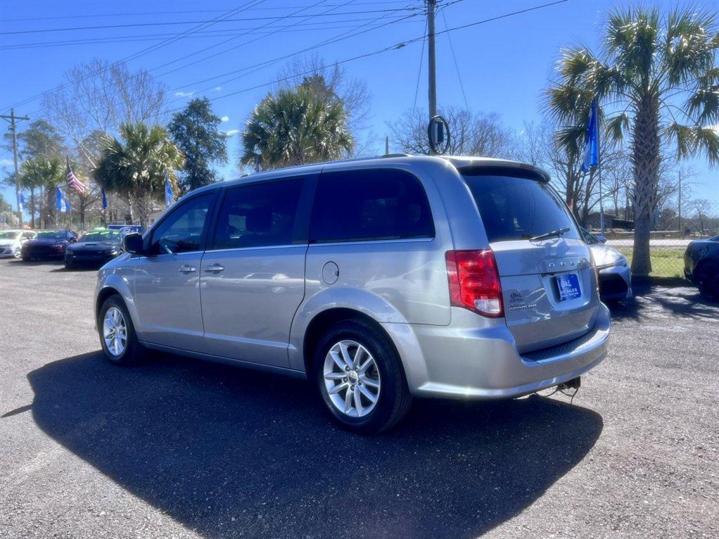 2018 Silver /Black Dodge Grand Caravan (2C4RDGCG9JR) with an 3.6l V6 MPI Dohc VVT Flex engine, Automatic transmission, located at 745 East Steele Rd., West Columbia, SC, 29170, (803) 755-9148, 33.927212, -81.148483 - Special Internet Price! 2018 Dodge Grand Caravan with AM/FM, Backup camera, Cruise control, 3rd row seating, Leather interior, Powered rear slinding doors, Keyless entry, Powered door locks, Powered windows, Plus more! - Photo#5