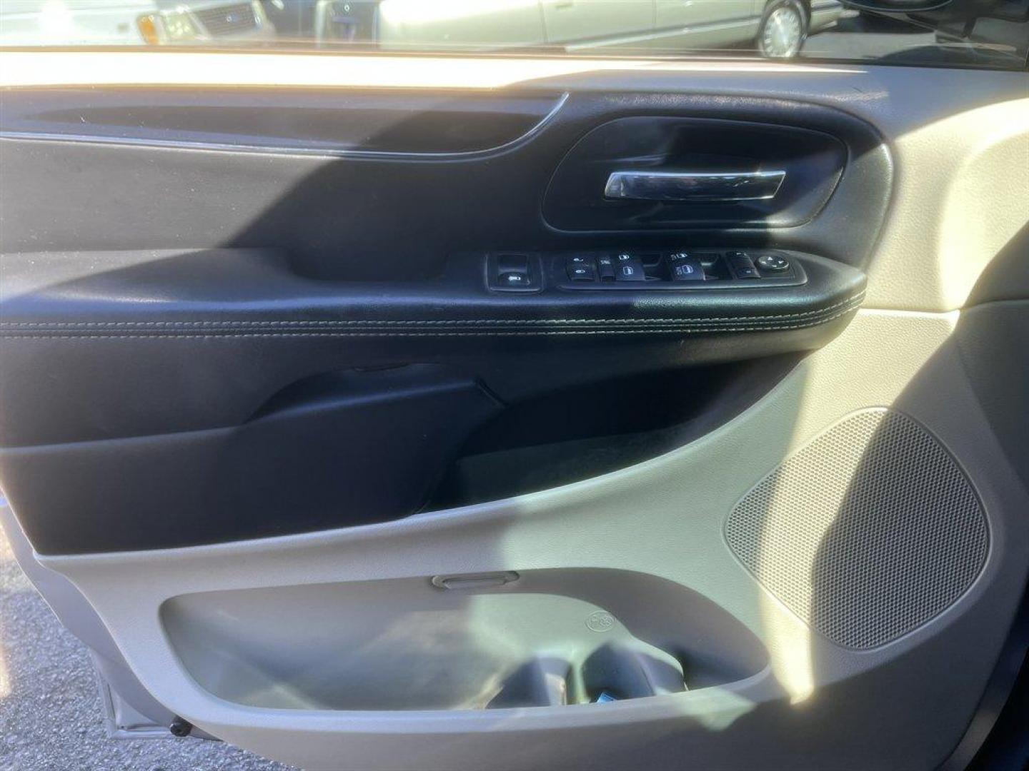 2018 Silver /Black Dodge Grand Caravan (2C4RDGCG9JR) with an 3.6l V6 MPI Dohc VVT Flex engine, Automatic transmission, located at 745 East Steele Rd., West Columbia, SC, 29170, (803) 755-9148, 33.927212, -81.148483 - Special Internet Price! 2018 Dodge Grand Caravan with AM/FM, Backup camera, Cruise control, 3rd row seating, Leather interior, Powered rear slinding doors, Keyless entry, Powered door locks, Powered windows, Plus more! - Photo#18