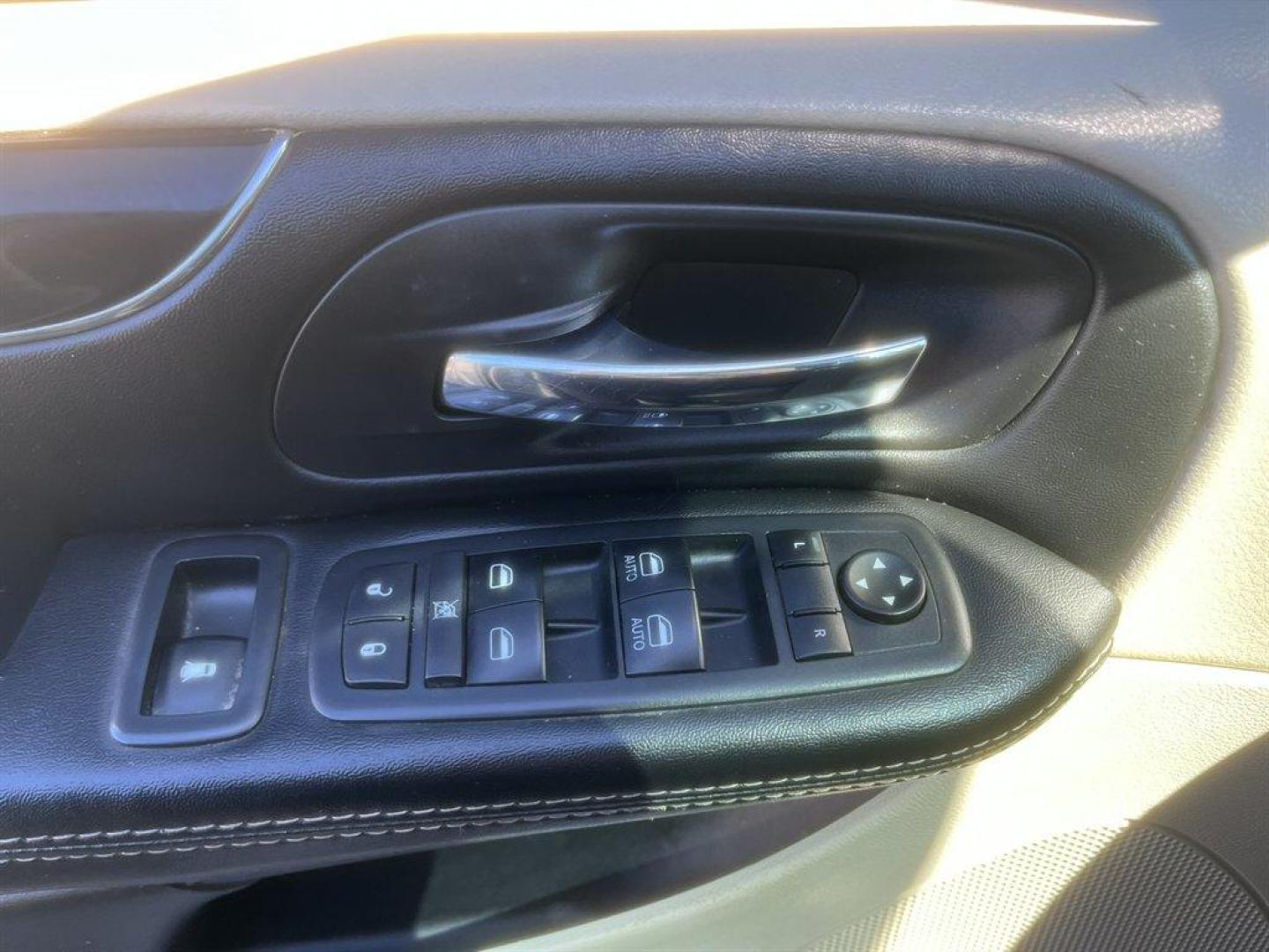 2018 Silver /Black Dodge Grand Caravan (2C4RDGCG9JR) with an 3.6l V6 MPI Dohc VVT Flex engine, Automatic transmission, located at 745 East Steele Rd., West Columbia, SC, 29170, (803) 755-9148, 33.927212, -81.148483 - Special Internet Price! 2018 Dodge Grand Caravan with AM/FM, Backup camera, Cruise control, 3rd row seating, Leather interior, Powered rear slinding doors, Keyless entry, Powered door locks, Powered windows, Plus more! - Photo#19