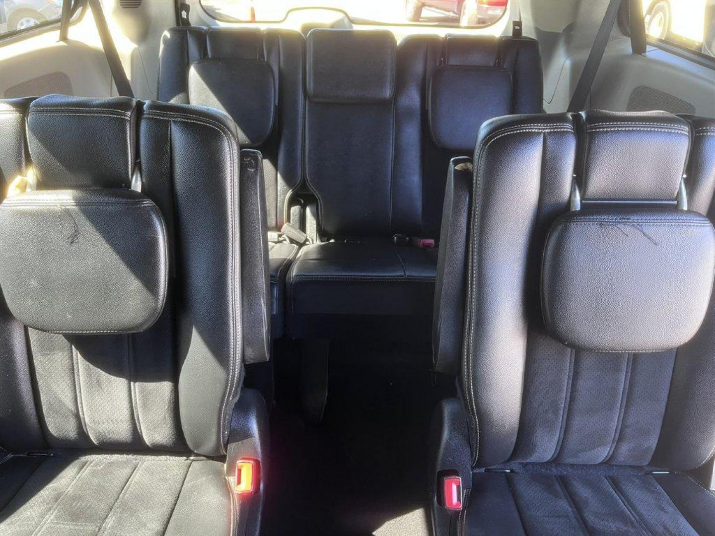 2018 Silver /Black Dodge Grand Caravan (2C4RDGCG9JR) with an 3.6l V6 MPI Dohc VVT Flex engine, Automatic transmission, located at 745 East Steele Rd., West Columbia, SC, 29170, (803) 755-9148, 33.927212, -81.148483 - Special Internet Price! 2018 Dodge Grand Caravan with AM/FM, Backup camera, Cruise control, 3rd row seating, Leather interior, Powered rear slinding doors, Keyless entry, Powered door locks, Powered windows, Plus more! - Photo#22