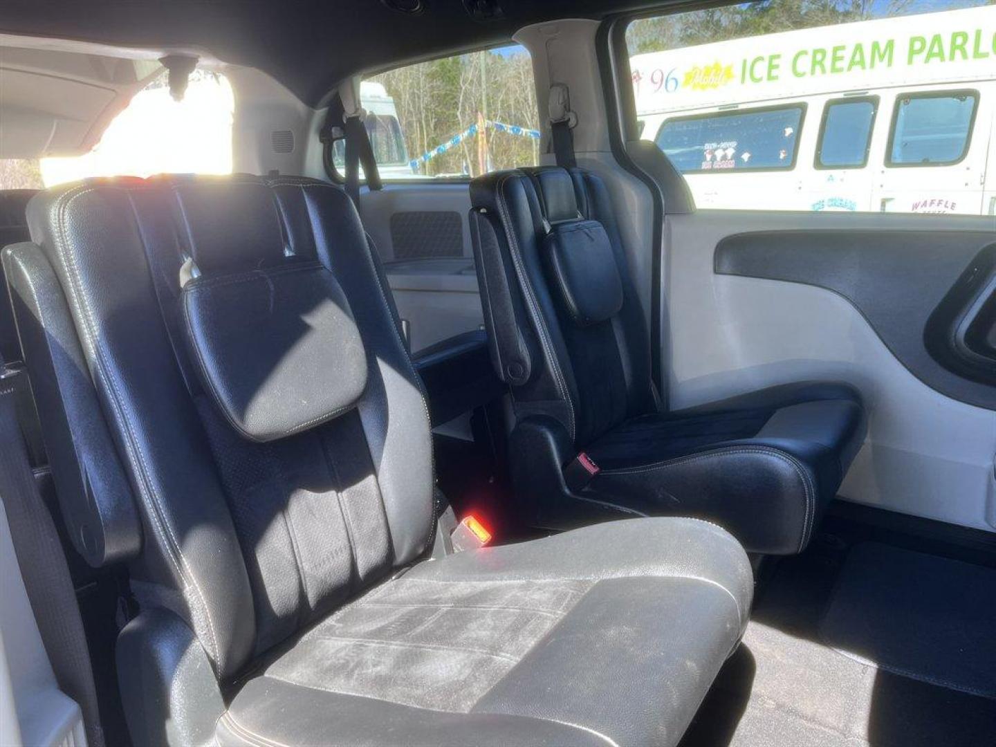 2018 Silver /Black Dodge Grand Caravan (2C4RDGCG9JR) with an 3.6l V6 MPI Dohc VVT Flex engine, Automatic transmission, located at 745 East Steele Rd., West Columbia, SC, 29170, (803) 755-9148, 33.927212, -81.148483 - Special Internet Price! 2018 Dodge Grand Caravan with AM/FM, Backup camera, Cruise control, 3rd row seating, Leather interior, Powered rear slinding doors, Keyless entry, Powered door locks, Powered windows, Plus more! - Photo#23