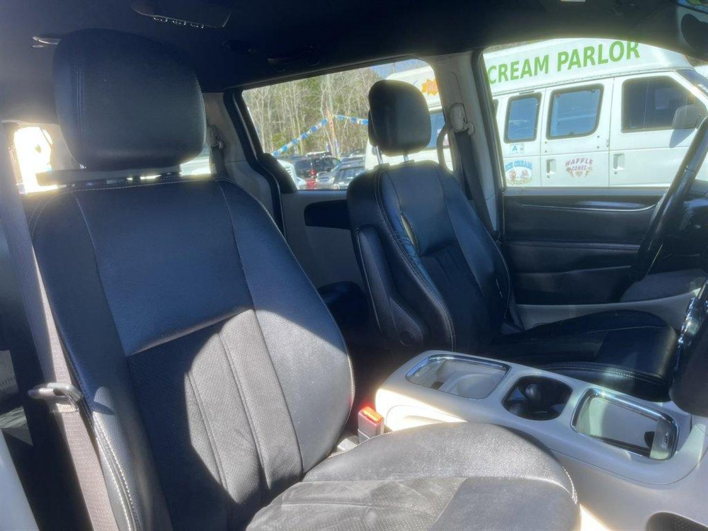 2018 Silver /Black Dodge Grand Caravan (2C4RDGCG9JR) with an 3.6l V6 MPI Dohc VVT Flex engine, Automatic transmission, located at 745 East Steele Rd., West Columbia, SC, 29170, (803) 755-9148, 33.927212, -81.148483 - Special Internet Price! 2018 Dodge Grand Caravan with AM/FM, Backup camera, Cruise control, 3rd row seating, Leather interior, Powered rear slinding doors, Keyless entry, Powered door locks, Powered windows, Plus more! - Photo#25