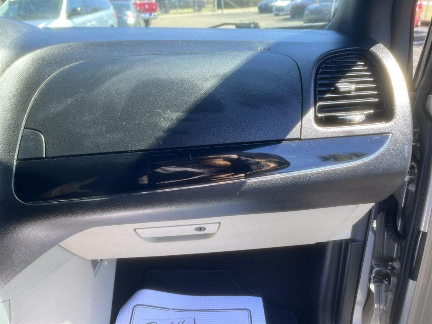 2018 Silver /Black Dodge Grand Caravan (2C4RDGCG9JR) with an 3.6l V6 MPI Dohc VVT Flex engine, Automatic transmission, located at 745 East Steele Rd., West Columbia, SC, 29170, (803) 755-9148, 33.927212, -81.148483 - Special Internet Price! 2018 Dodge Grand Caravan with AM/FM, Backup camera, Cruise control, 3rd row seating, Leather interior, Powered rear slinding doors, Keyless entry, Powered door locks, Powered windows, Plus more! - Photo#26