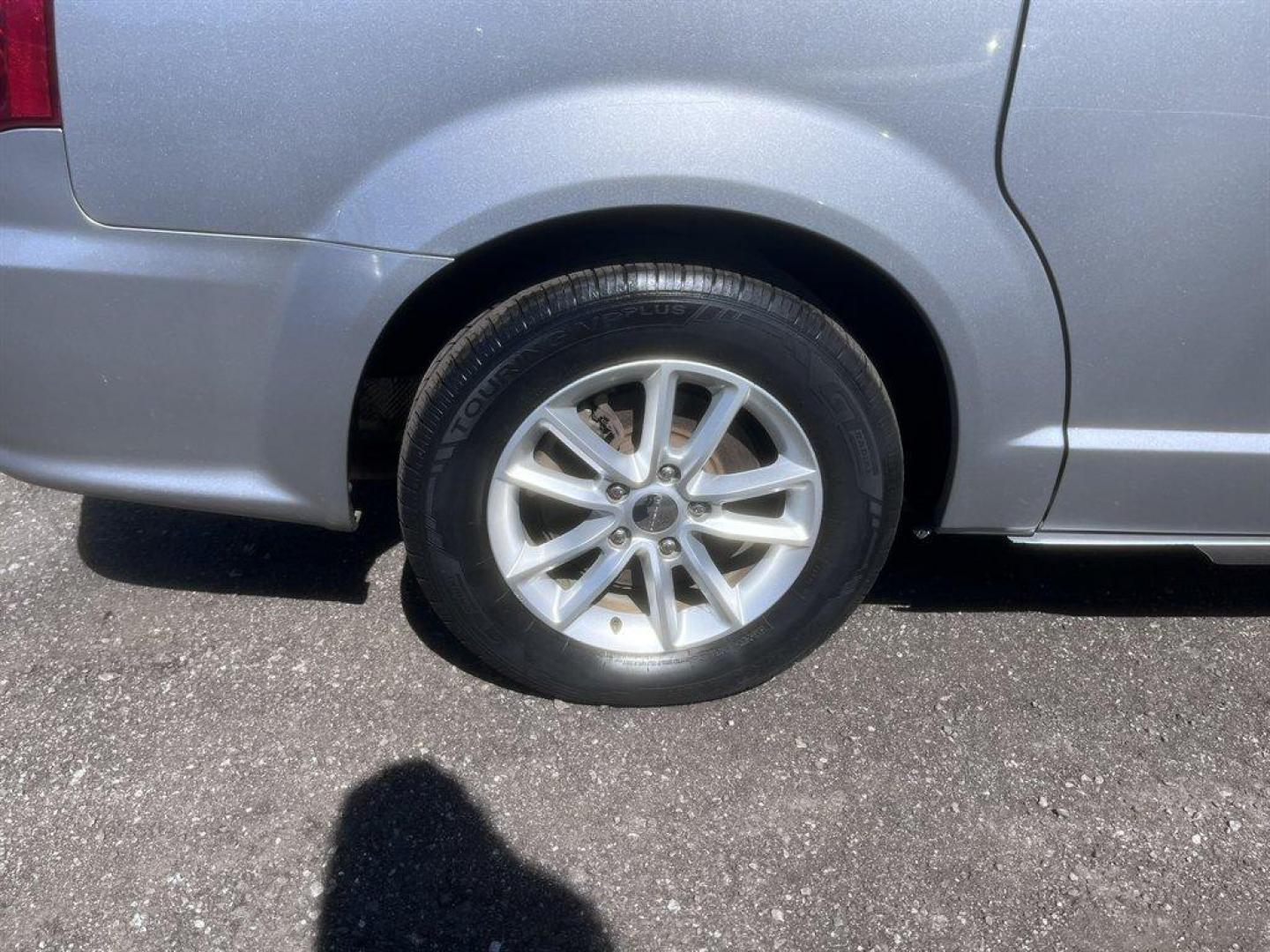 2018 Silver /Black Dodge Grand Caravan (2C4RDGCG9JR) with an 3.6l V6 MPI Dohc VVT Flex engine, Automatic transmission, located at 745 East Steele Rd., West Columbia, SC, 29170, (803) 755-9148, 33.927212, -81.148483 - Special Internet Price! 2018 Dodge Grand Caravan with AM/FM, Backup camera, Cruise control, 3rd row seating, Leather interior, Powered rear slinding doors, Keyless entry, Powered door locks, Powered windows, Plus more! - Photo#31