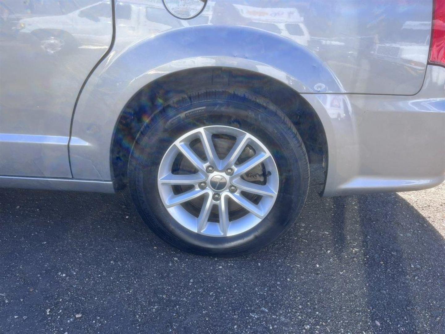 2018 Silver /Black Dodge Grand Caravan (2C4RDGCG9JR) with an 3.6l V6 MPI Dohc VVT Flex engine, Automatic transmission, located at 745 East Steele Rd., West Columbia, SC, 29170, (803) 755-9148, 33.927212, -81.148483 - Special Internet Price! 2018 Dodge Grand Caravan with AM/FM, Backup camera, Cruise control, 3rd row seating, Leather interior, Powered rear slinding doors, Keyless entry, Powered door locks, Powered windows, Plus more! - Photo#32