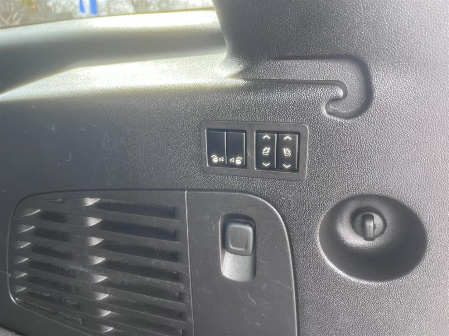 2017 Black /Grey Chevrolet Suburban (1GNSCHKC0HR) with an 5.3l V8 DI VVT Flex 5.3l engine, Automatic transmission, located at 745 East Steele Rd., West Columbia, SC, 29170, (803) 755-9148, 33.927212, -81.148483 - Special Internet Price! 2017 Chevrolet Suburban LT with AM/FM radio, Bluetooth, Backup camera, Sunroof, Push to start, Keyless entry, Leather interior, Heated seats, Rear entertainment, 3rd row seating, Powered windows, Powered door locks, Plus more! - Photo#40