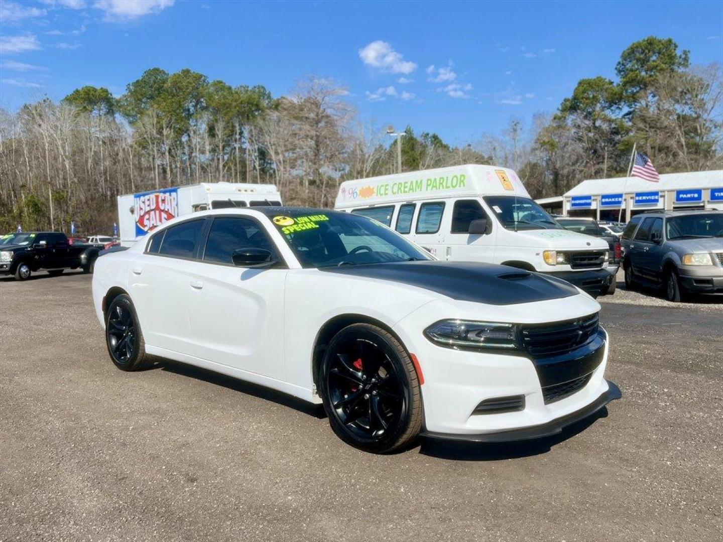 2018 White /Black Dodge Charger (2C3CDXBG4JH) with an 3.6l V6 MPI Dohc VVT Flex engine, Automatic transmission, located at 745 East Steele Rd., West Columbia, SC, 29170, (803) 755-9148, 33.927212, -81.148483 - Special Internet Price! 2018 Dodge Charger with AM/FM, Bluetooth, Backup camera, Cruise control, Keyless entry, Pus to start, Cloth interior, Powered driver seat, Powered windows, Powered door locks, Plus more! - Photo#2