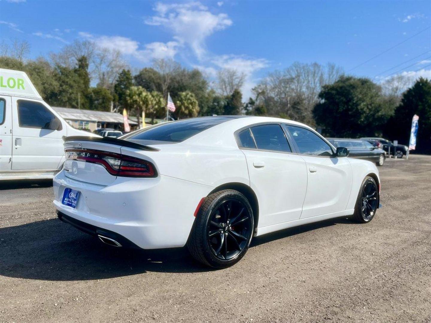 2018 White /Black Dodge Charger (2C3CDXBG4JH) with an 3.6l V6 MPI Dohc VVT Flex engine, Automatic transmission, located at 745 East Steele Rd., West Columbia, SC, 29170, (803) 755-9148, 33.927212, -81.148483 - Special Internet Price! 2018 Dodge Charger with AM/FM, Bluetooth, Backup camera, Cruise control, Keyless entry, Pus to start, Cloth interior, Powered driver seat, Powered windows, Powered door locks, Plus more! - Photo#3