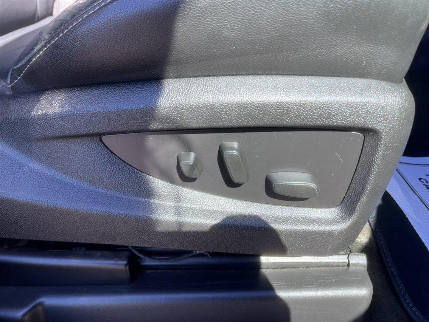 2017 Black /Black Chevrolet Tahoe (1GNSCBKC2HR) with an 5.3l V8 DI VVT Flex 5.3l engine, Automatic transmission, located at 745 East Steele Rd., West Columbia, SC, 29170, (803) 755-9148, 33.927212, -81.148483 - Special Internet Price! 2017 Chevrolet Tahoe with AM/FM radio, Bluetooth, Cruise control, Backup camera, Navigation, Leather interior, Keyless entry, 3rd row seating, Heated front seats, Powered front seats, Powered windows, Powered door locks, Plus more! - Photo#32