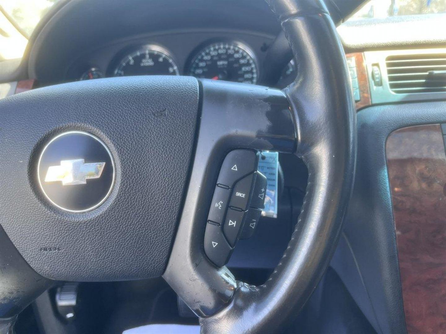 2008 Black /Black Chevrolet Suburban (3GNFC16078G) with an 5.3l V8 SFI Flex 5.3l engine, Automatic transmission, located at 745 East Steele Rd., West Columbia, SC, 29170, (803) 755-9148, 33.927212, -81.148483 - Special Internet Price! 2008 Chevrolet Suburban LTZ with AM/FM radio, Bluetooth, Backup camera, Navigation, Cruise control, Sunroof, Keyless entry, Leather interior, Powered front seats, Heated seats, Rear entertainment, 3rd row seating, Powered windows, Powered liftgate, Powered door locks, Plus mo - Photo#9