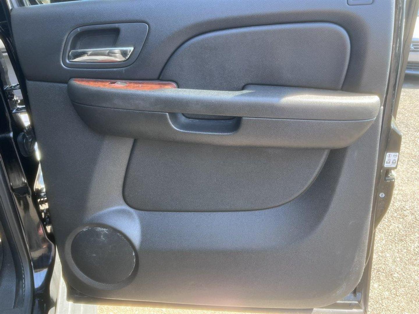 2008 Black /Black Chevrolet Suburban (3GNFC16078G) with an 5.3l V8 SFI Flex 5.3l engine, Automatic transmission, located at 745 East Steele Rd., West Columbia, SC, 29170, (803) 755-9148, 33.927212, -81.148483 - Special Internet Price! 2008 Chevrolet Suburban LTZ with AM/FM radio, Bluetooth, Backup camera, Navigation, Cruise control, Sunroof, Keyless entry, Leather interior, Powered front seats, Heated seats, Rear entertainment, 3rd row seating, Powered windows, Powered liftgate, Powered door locks, Plus mo - Photo#29