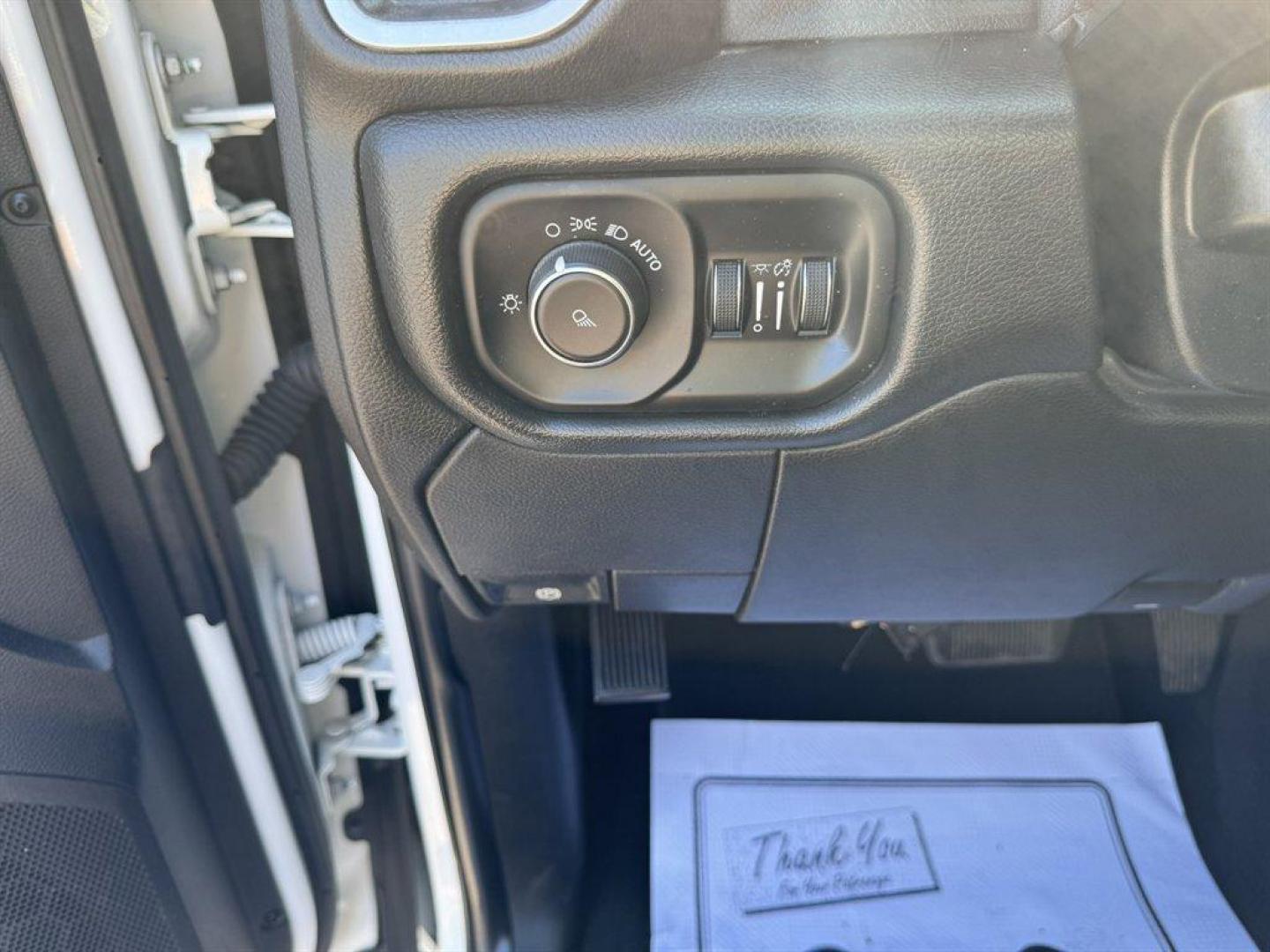 2019 White /Grey Ram 2500 (3C6UR5JL3KG) with an 6.7l I-6 FI Tdsl HO 6.7l engine, Automatic transmission, located at 745 East Steele Rd., West Columbia, SC, 29170, (803) 755-9148, 33.927212, -81.148483 - Special Internet Price! 2019 RAM 2500 - Photo#17