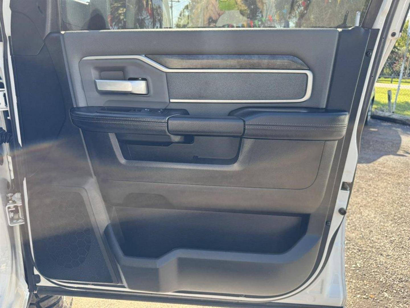 2019 White /Grey Ram 2500 (3C6UR5JL3KG) with an 6.7l I-6 FI Tdsl HO 6.7l engine, Automatic transmission, located at 745 East Steele Rd., West Columbia, SC, 29170, (803) 755-9148, 33.927212, -81.148483 - Special Internet Price! 2019 RAM 2500 - Photo#25