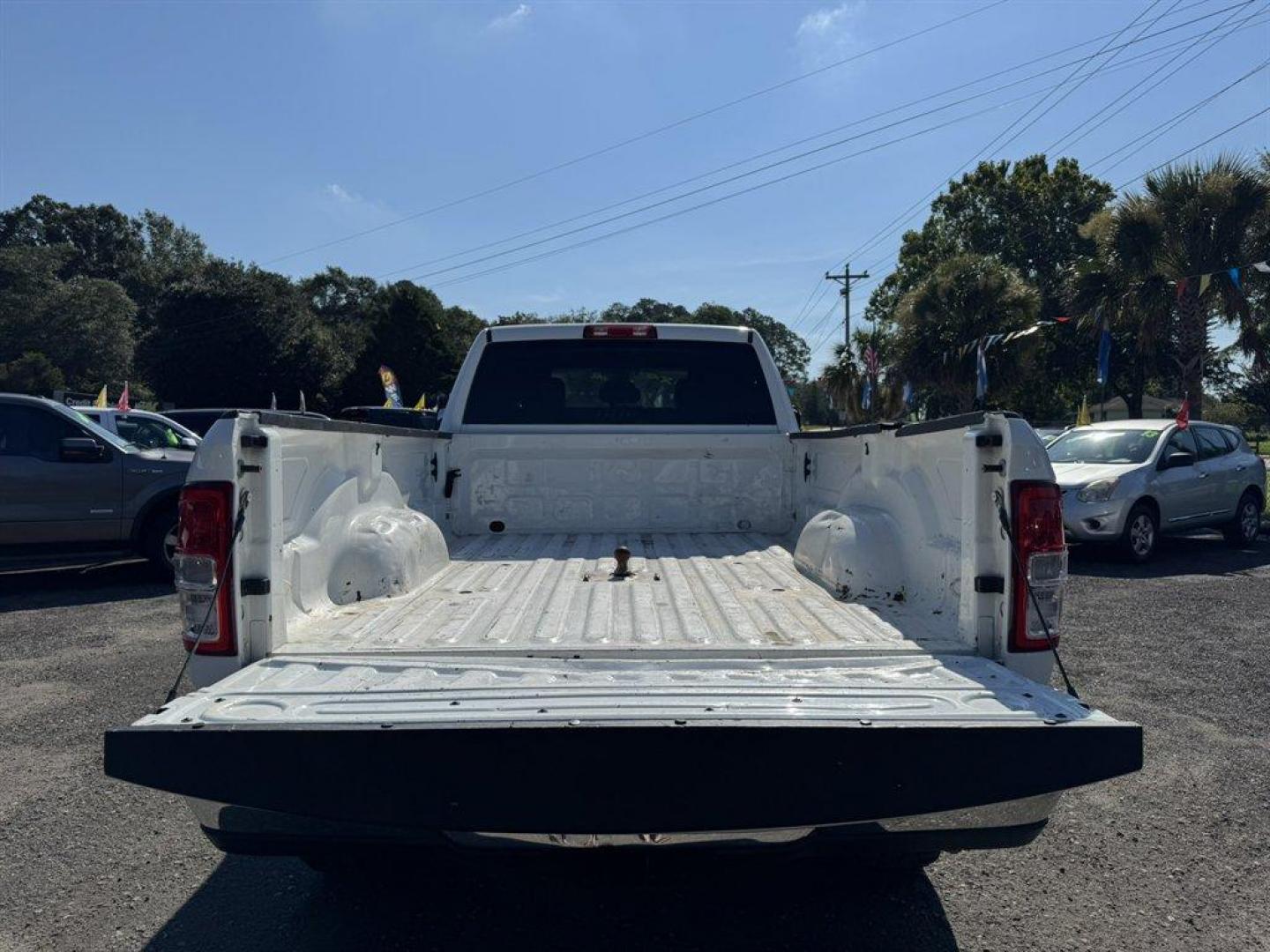 2019 White /Grey Ram 2500 (3C6UR5JL3KG) with an 6.7l I-6 FI Tdsl HO 6.7l engine, Automatic transmission, located at 745 East Steele Rd., West Columbia, SC, 29170, (803) 755-9148, 33.927212, -81.148483 - Special Internet Price! 2019 RAM 2500 - Photo#27