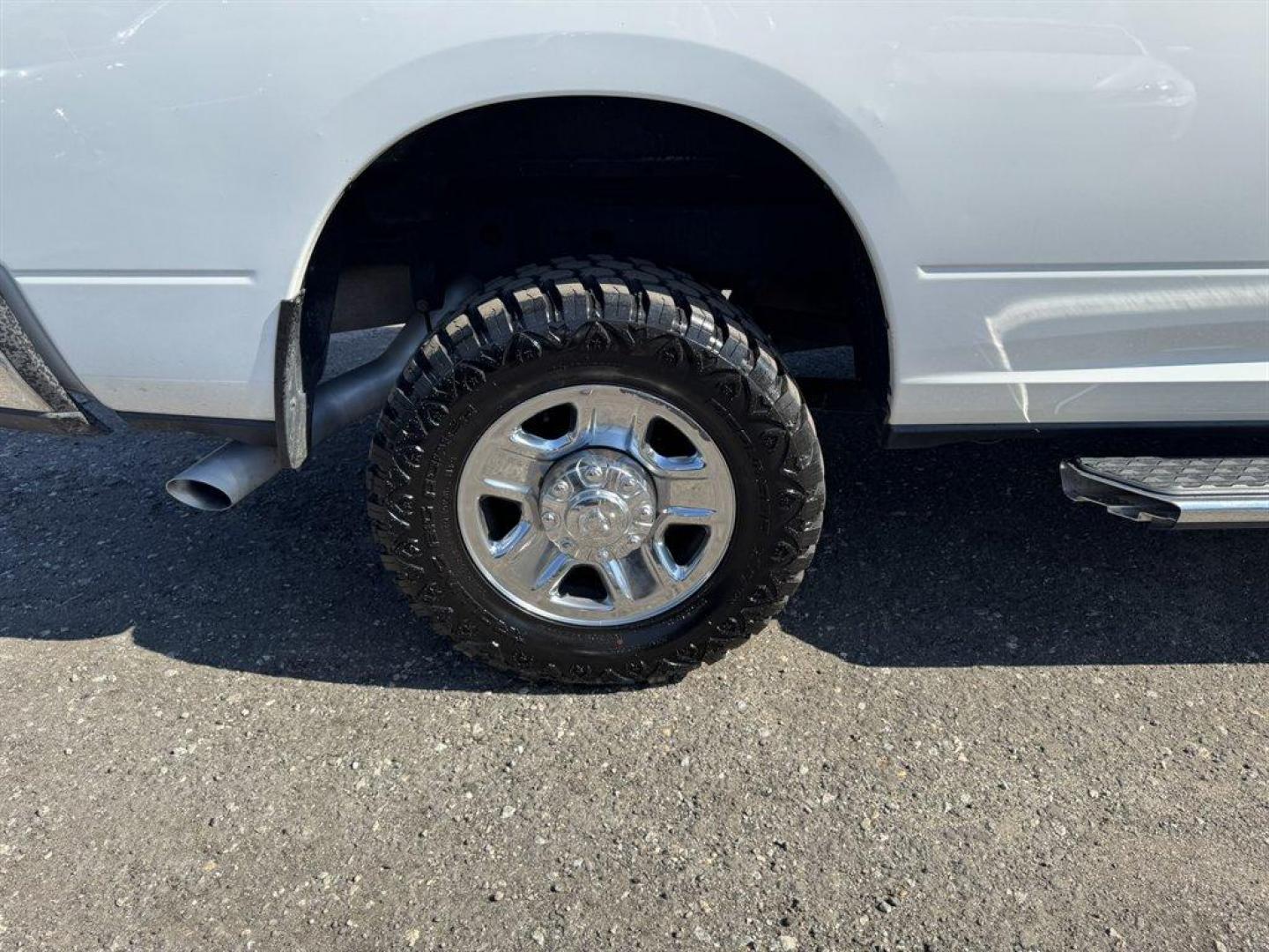 2019 White /Grey Ram 2500 (3C6UR5JL3KG) with an 6.7l I-6 FI Tdsl HO 6.7l engine, Automatic transmission, located at 745 East Steele Rd., West Columbia, SC, 29170, (803) 755-9148, 33.927212, -81.148483 - Special Internet Price! 2019 RAM 2500 - Photo#34