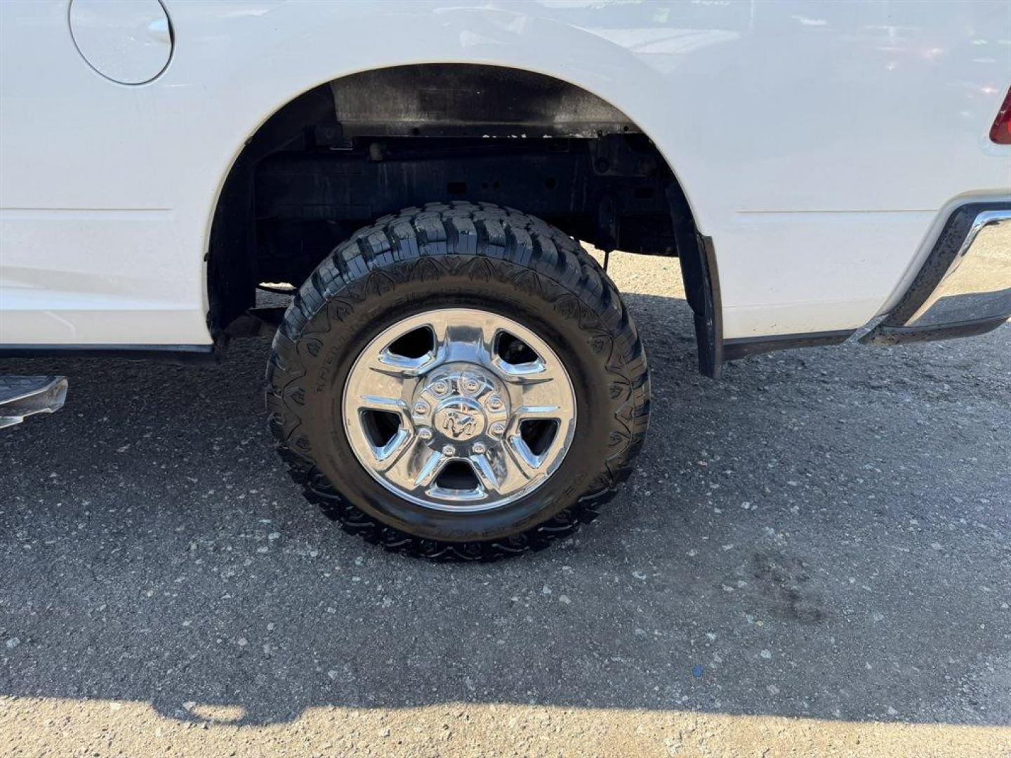2019 White /Grey Ram 2500 (3C6UR5JL3KG) with an 6.7l I-6 FI Tdsl HO 6.7l engine, Automatic transmission, located at 745 East Steele Rd., West Columbia, SC, 29170, (803) 755-9148, 33.927212, -81.148483 - Special Internet Price! 2019 RAM 2500 - Photo#35