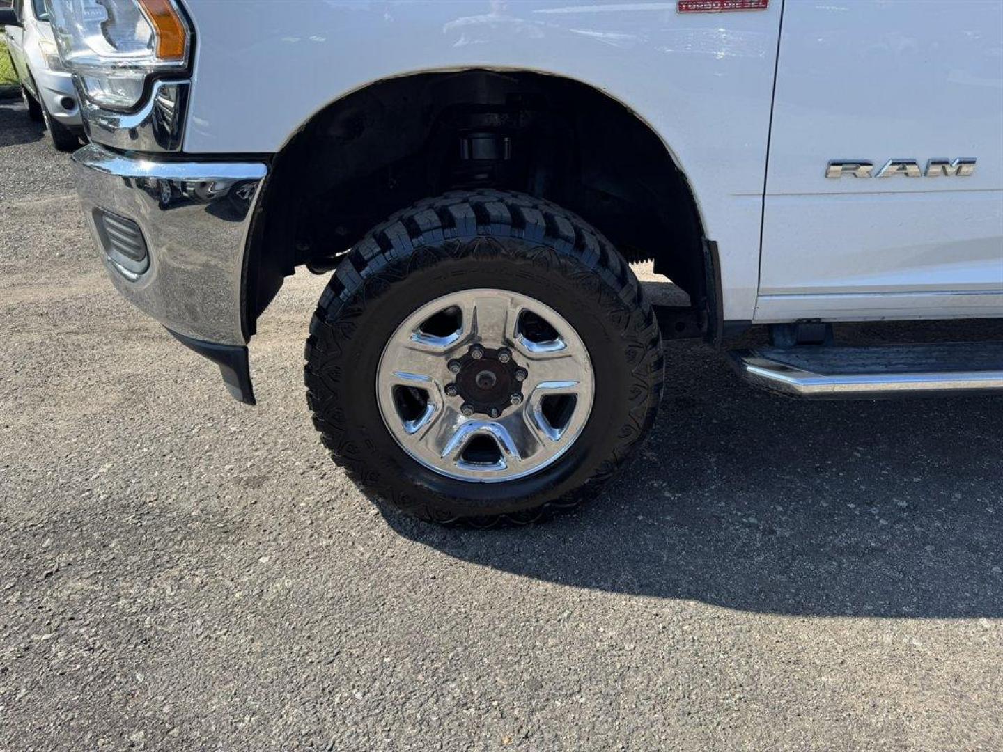 2019 White /Grey Ram 2500 (3C6UR5JL3KG) with an 6.7l I-6 FI Tdsl HO 6.7l engine, Automatic transmission, located at 745 East Steele Rd., West Columbia, SC, 29170, (803) 755-9148, 33.927212, -81.148483 - Special Internet Price! 2019 RAM 2500 - Photo#36